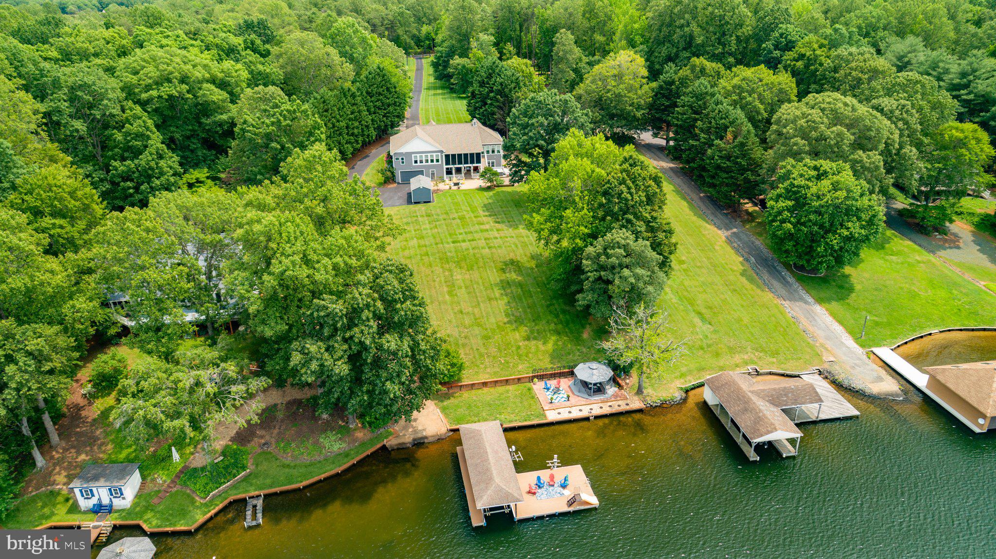 LONG ACRES - Residential