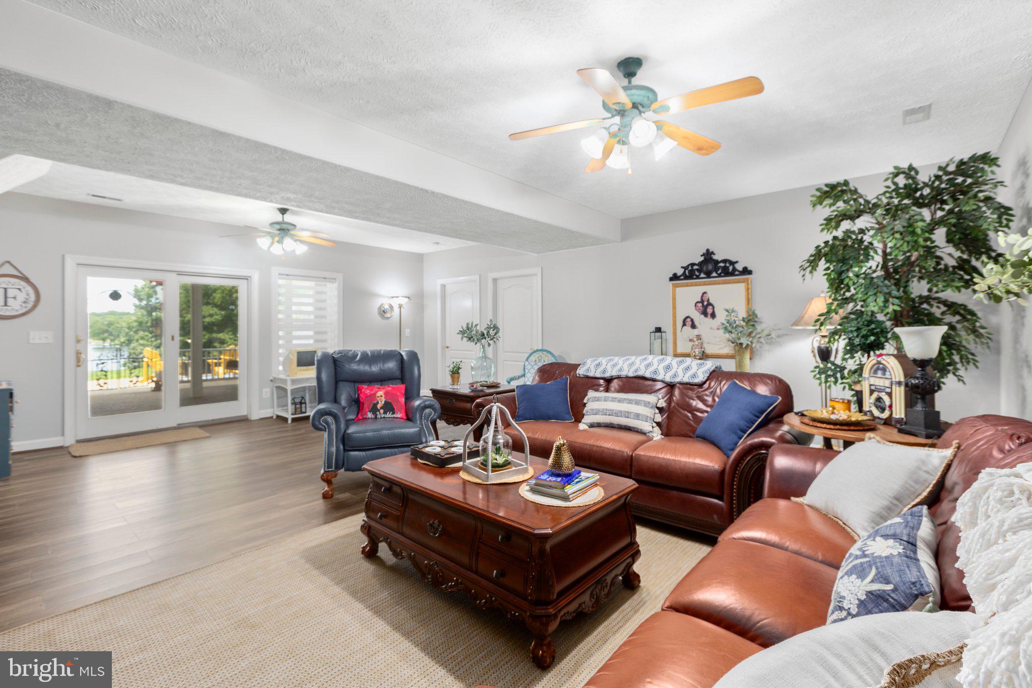 LONG ACRES - Residential