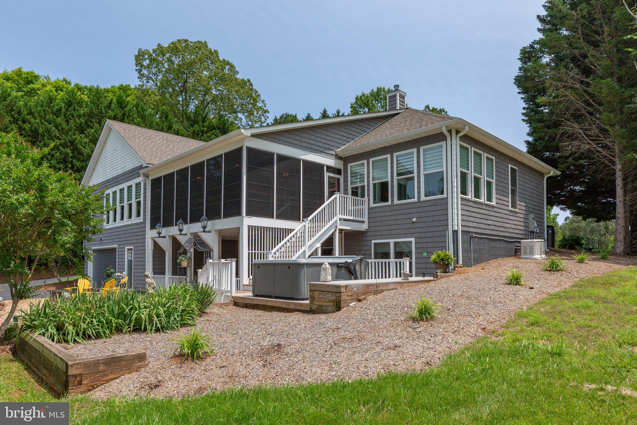 LONG ACRES - Residential