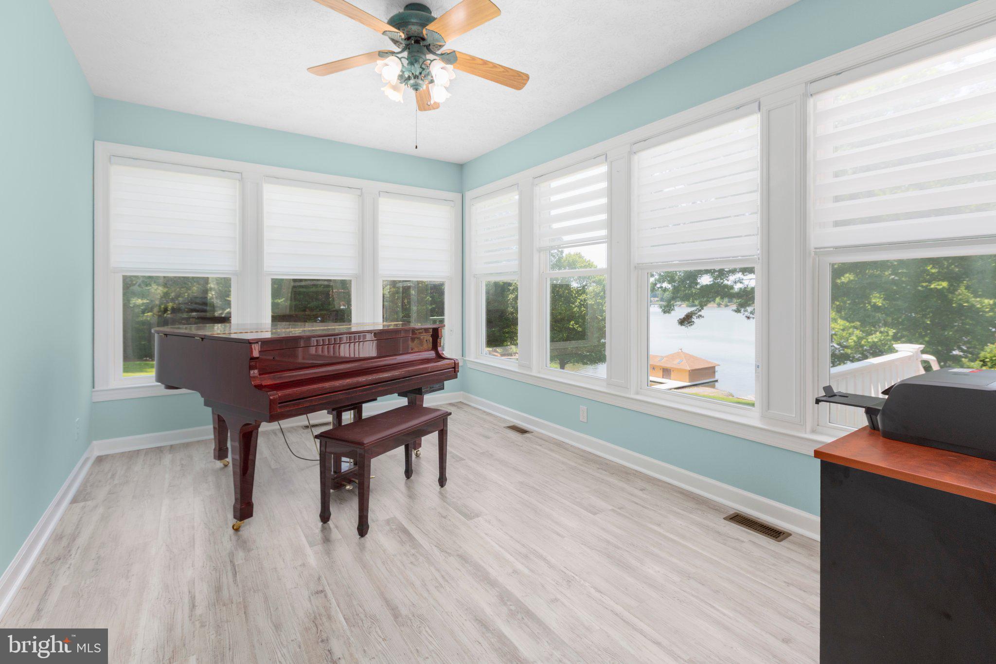 LONG ACRES - Residential