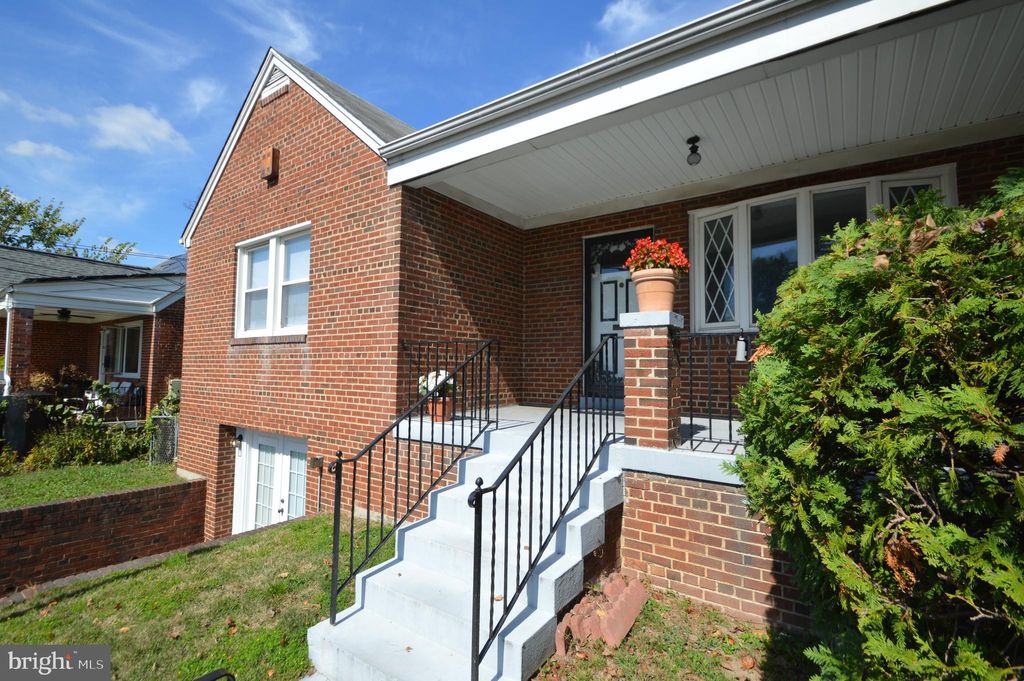 Photo of 210 Peabody Street NE, WASHINGTON, DC 20011 (MLS # DCDC2225638)