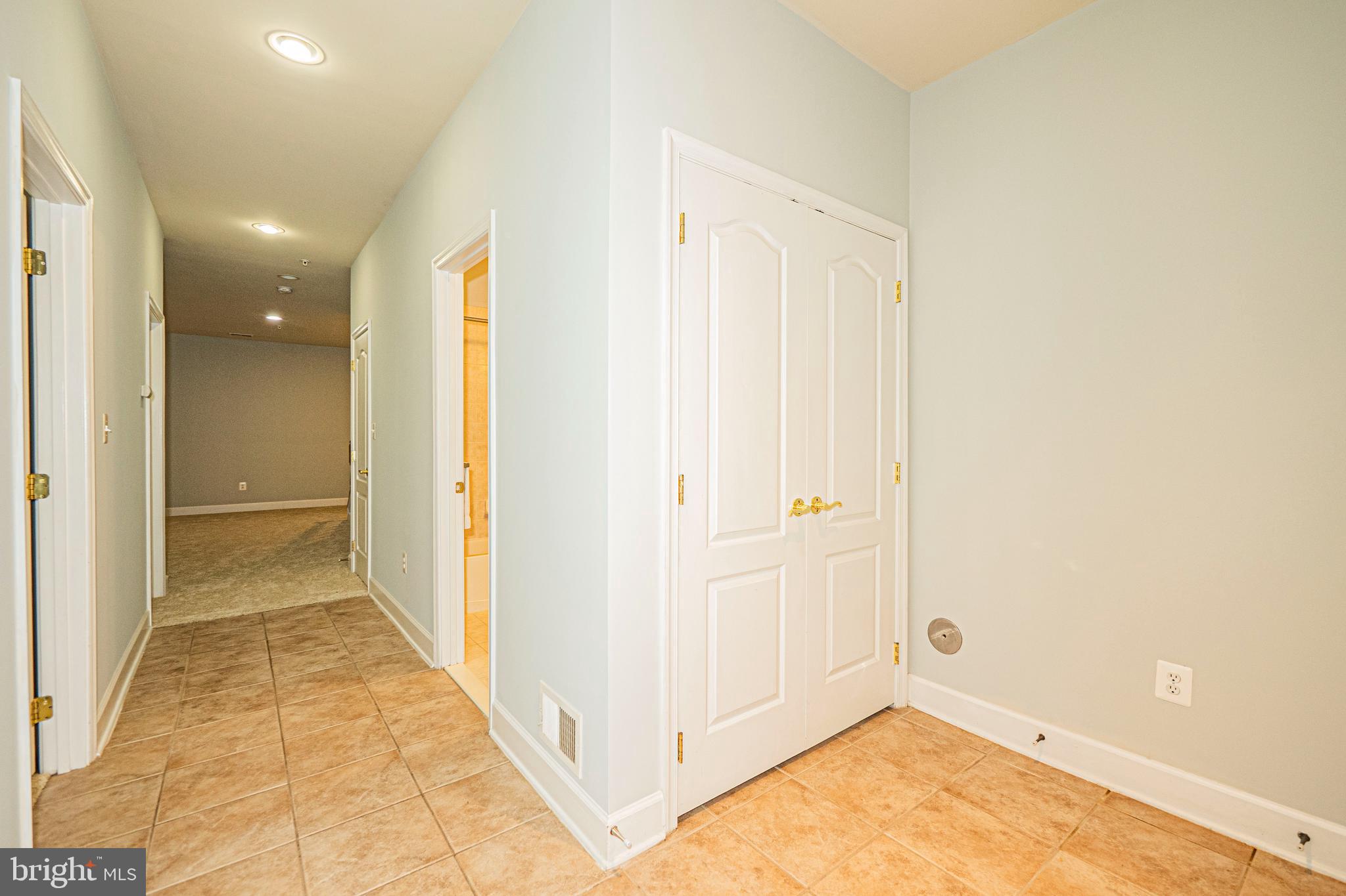 HIDDEN CREEK - Residential