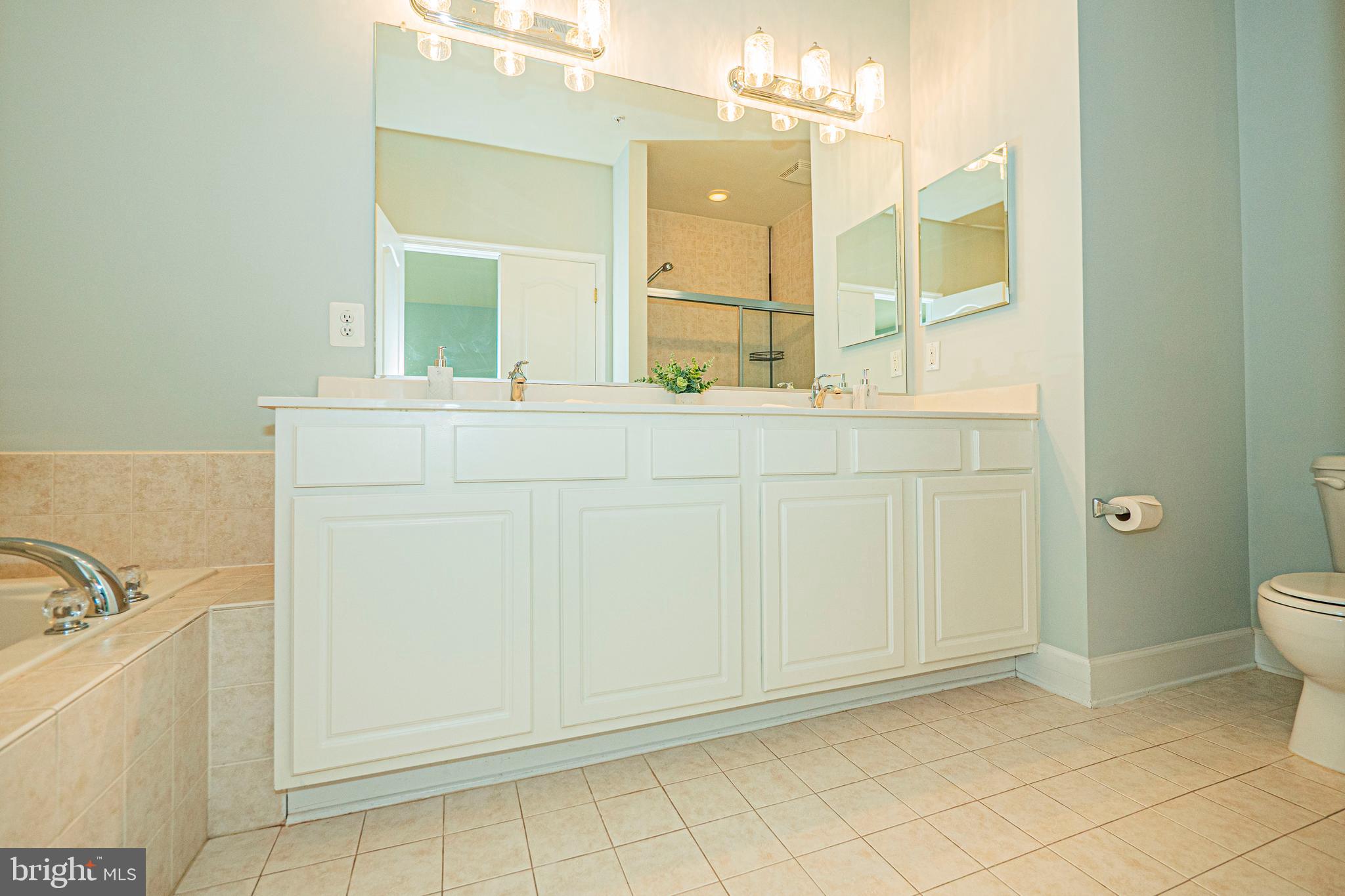 HIDDEN CREEK - Residential