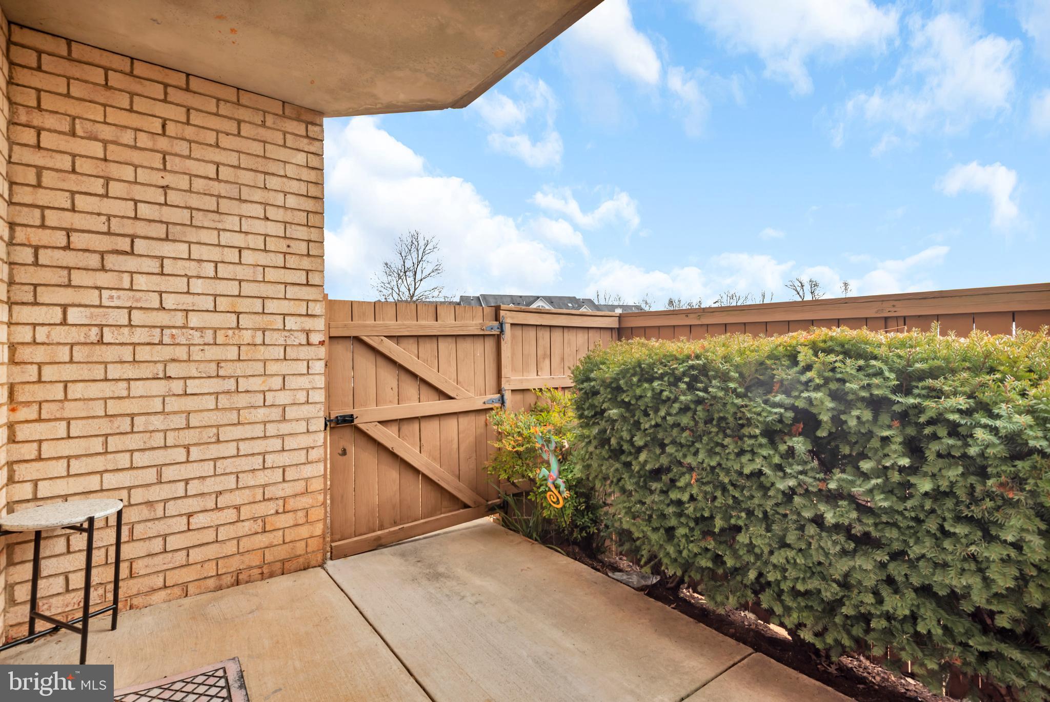 HUNTING RIDGE CONDOMINIUM - Residential