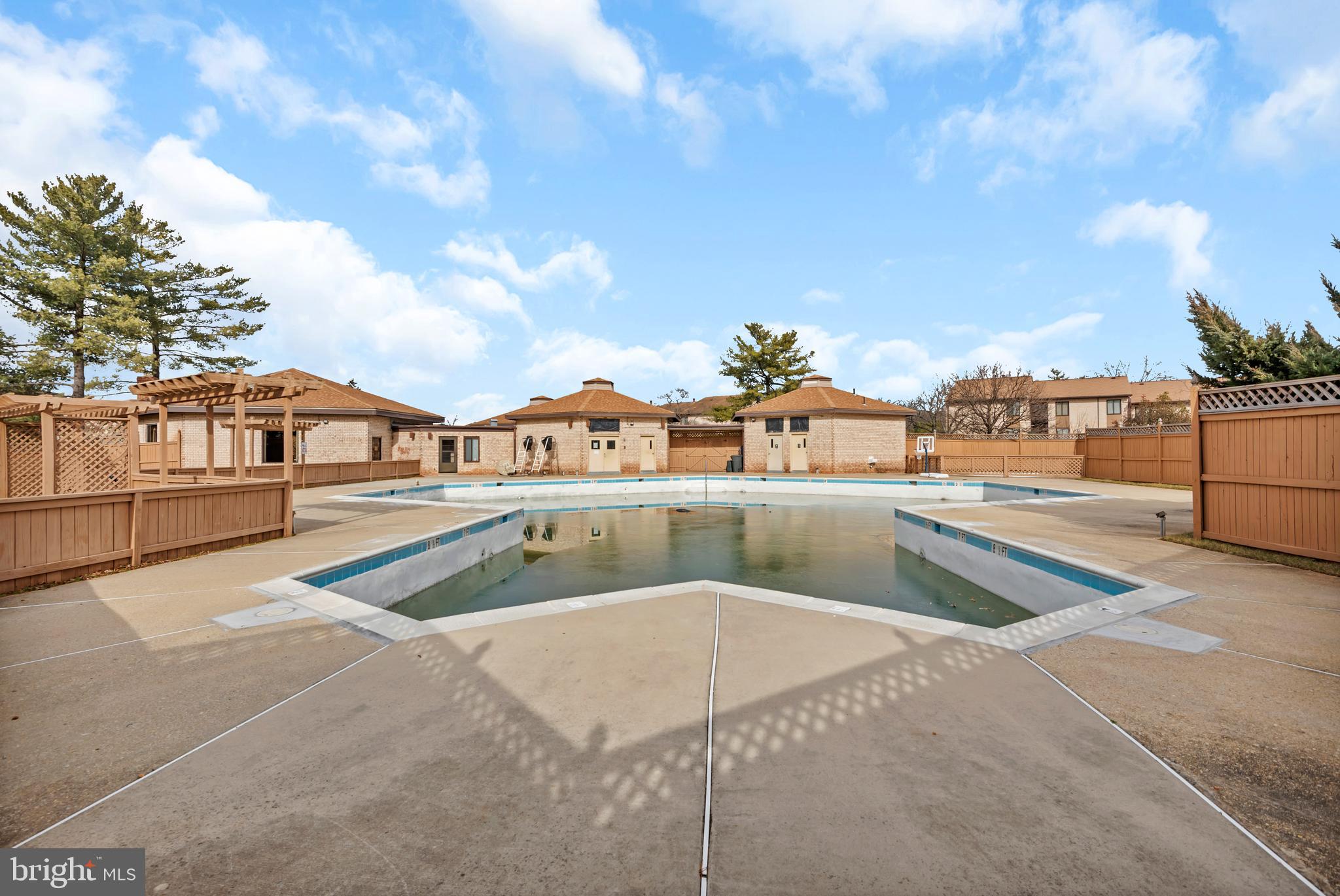 HUNTING RIDGE CONDOMINIUM - Residential