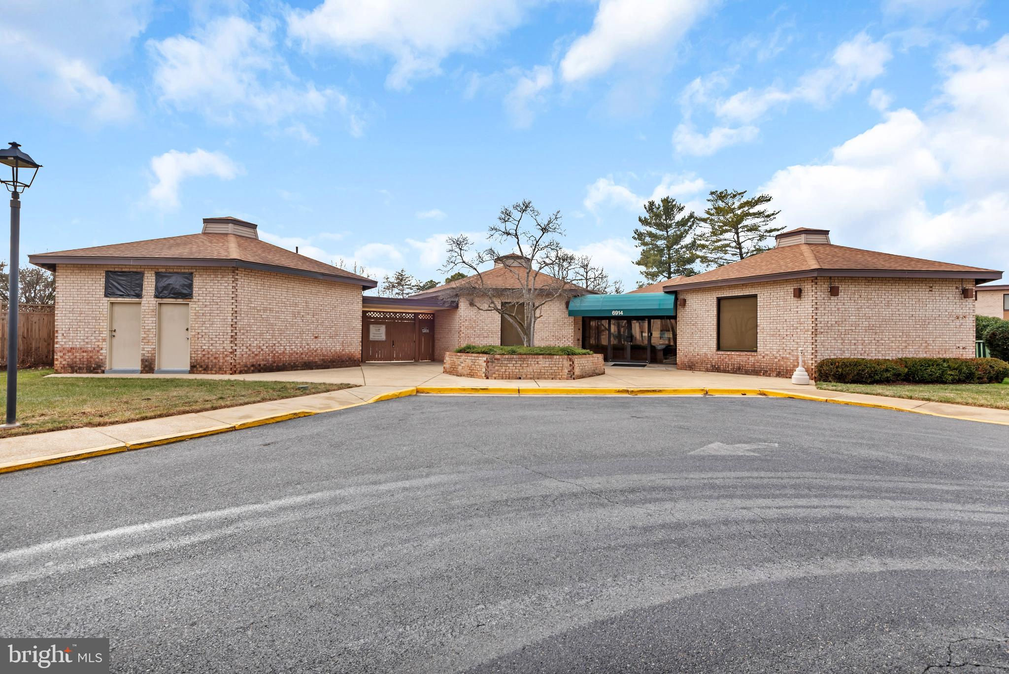 HUNTING RIDGE CONDOMINIUM - Residential