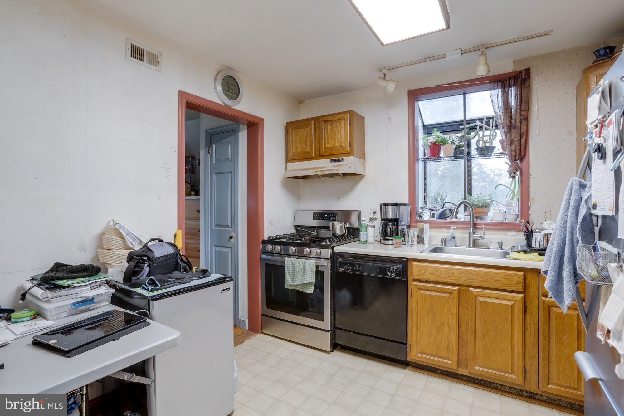 ANNANDALE ACRES - Residential