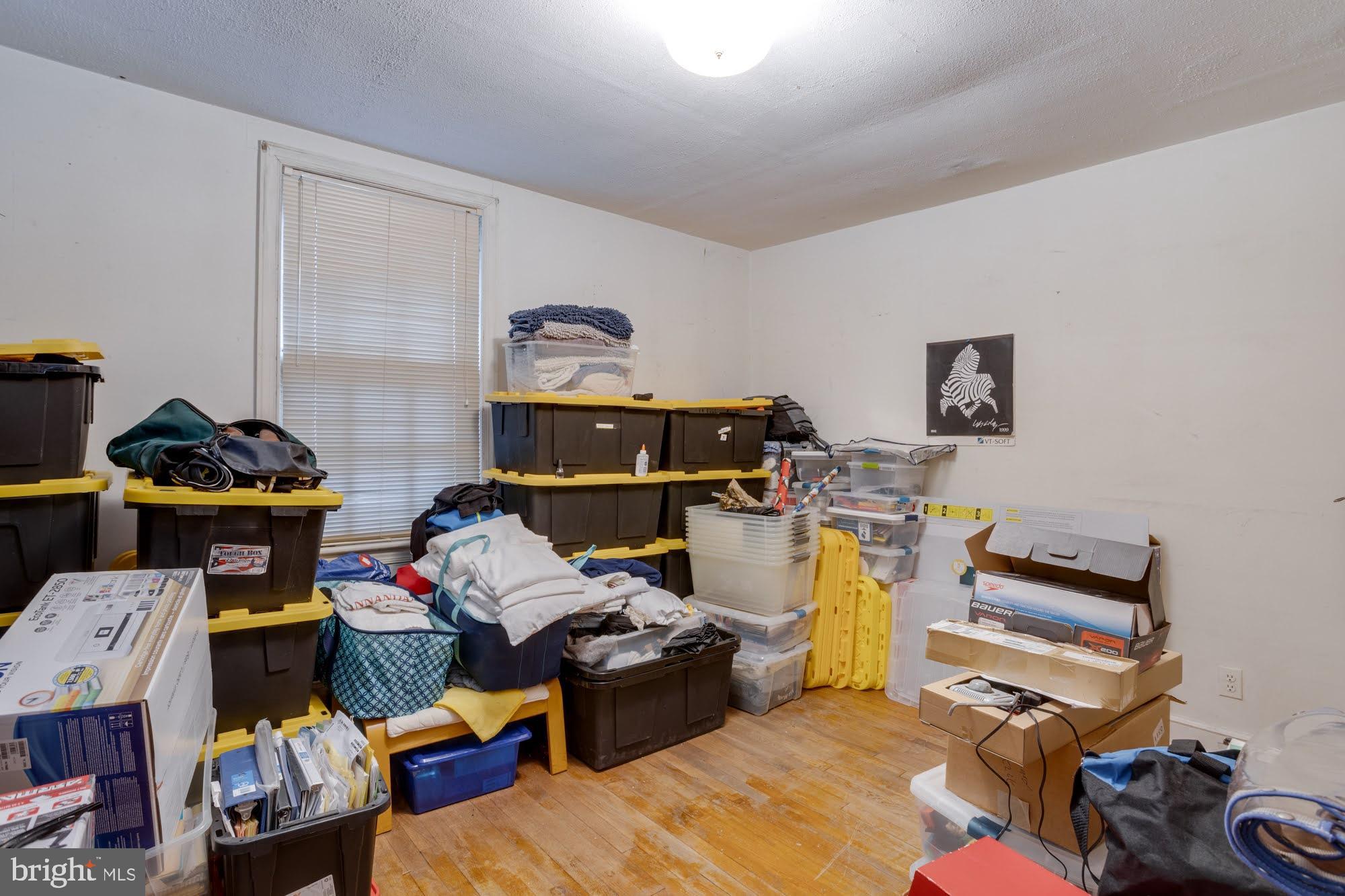 ANNANDALE ACRES - Residential