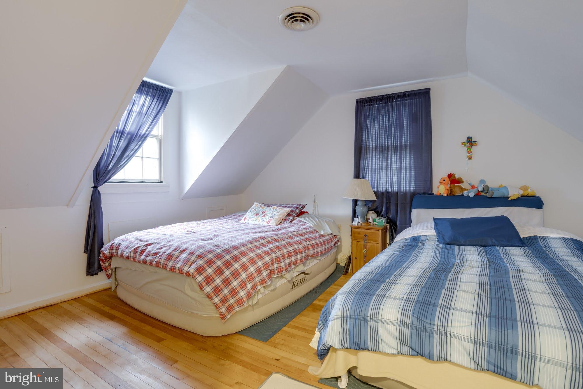 ANNANDALE ACRES - Residential