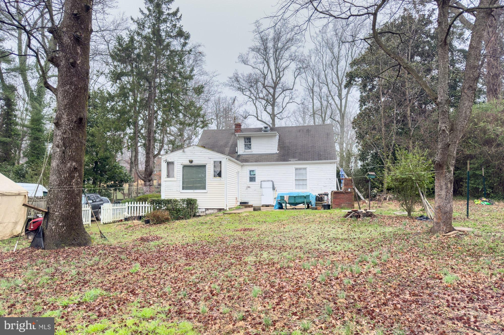 ANNANDALE ACRES - Residential