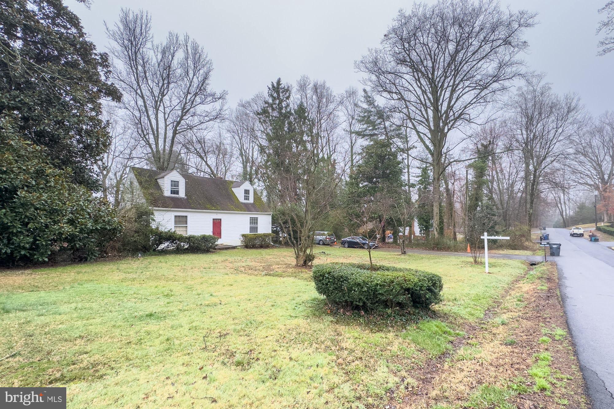 ANNANDALE ACRES - Residential