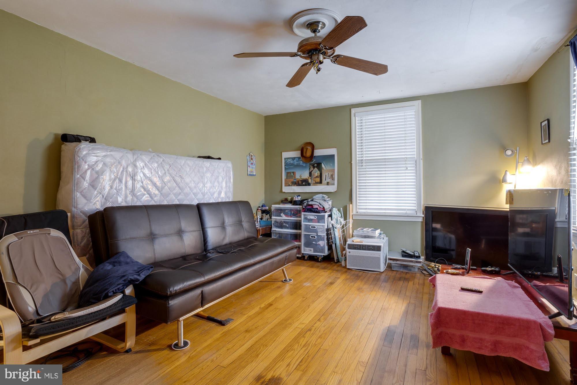 ANNANDALE ACRES - Residential