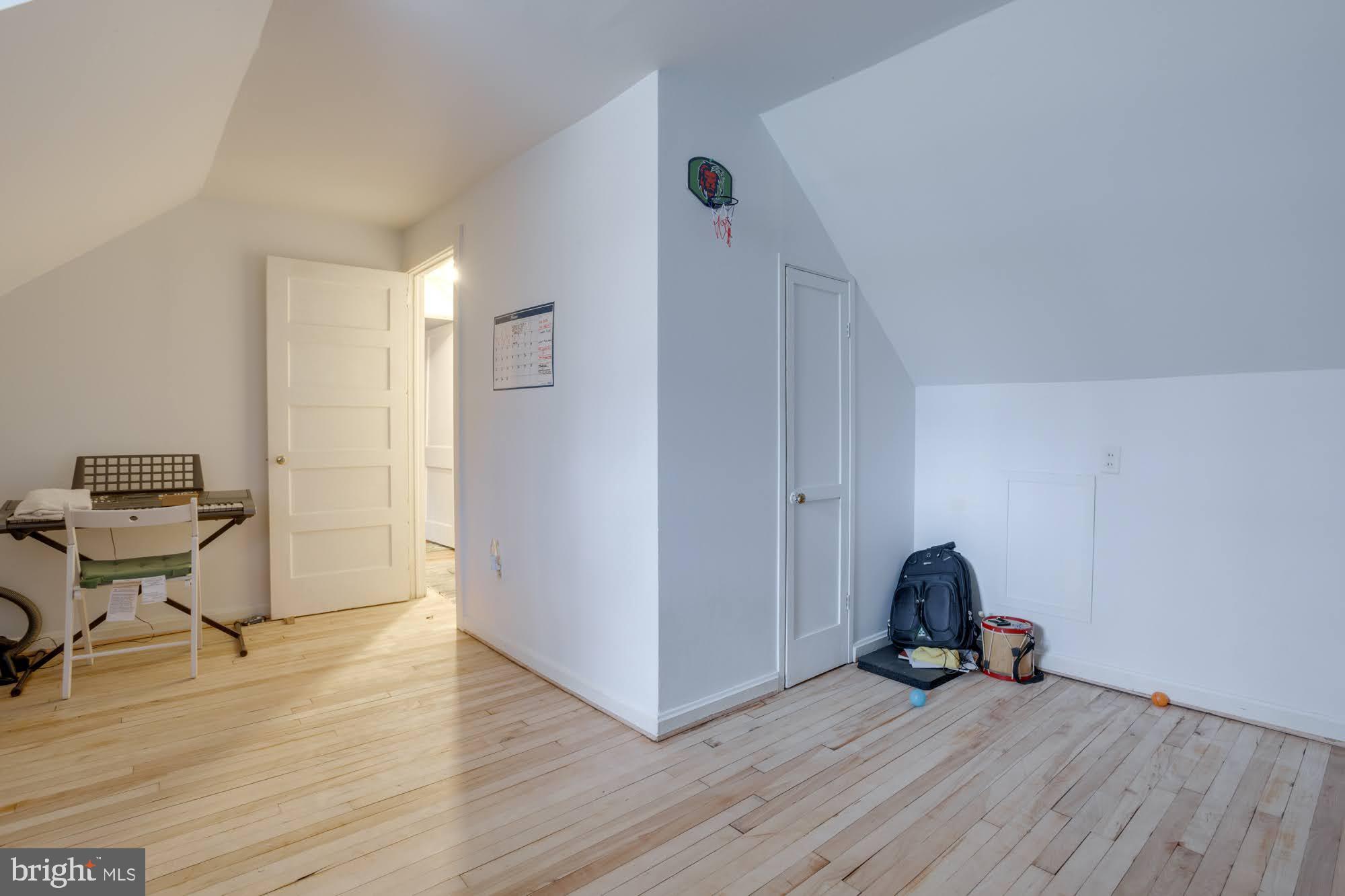 ANNANDALE ACRES - Residential