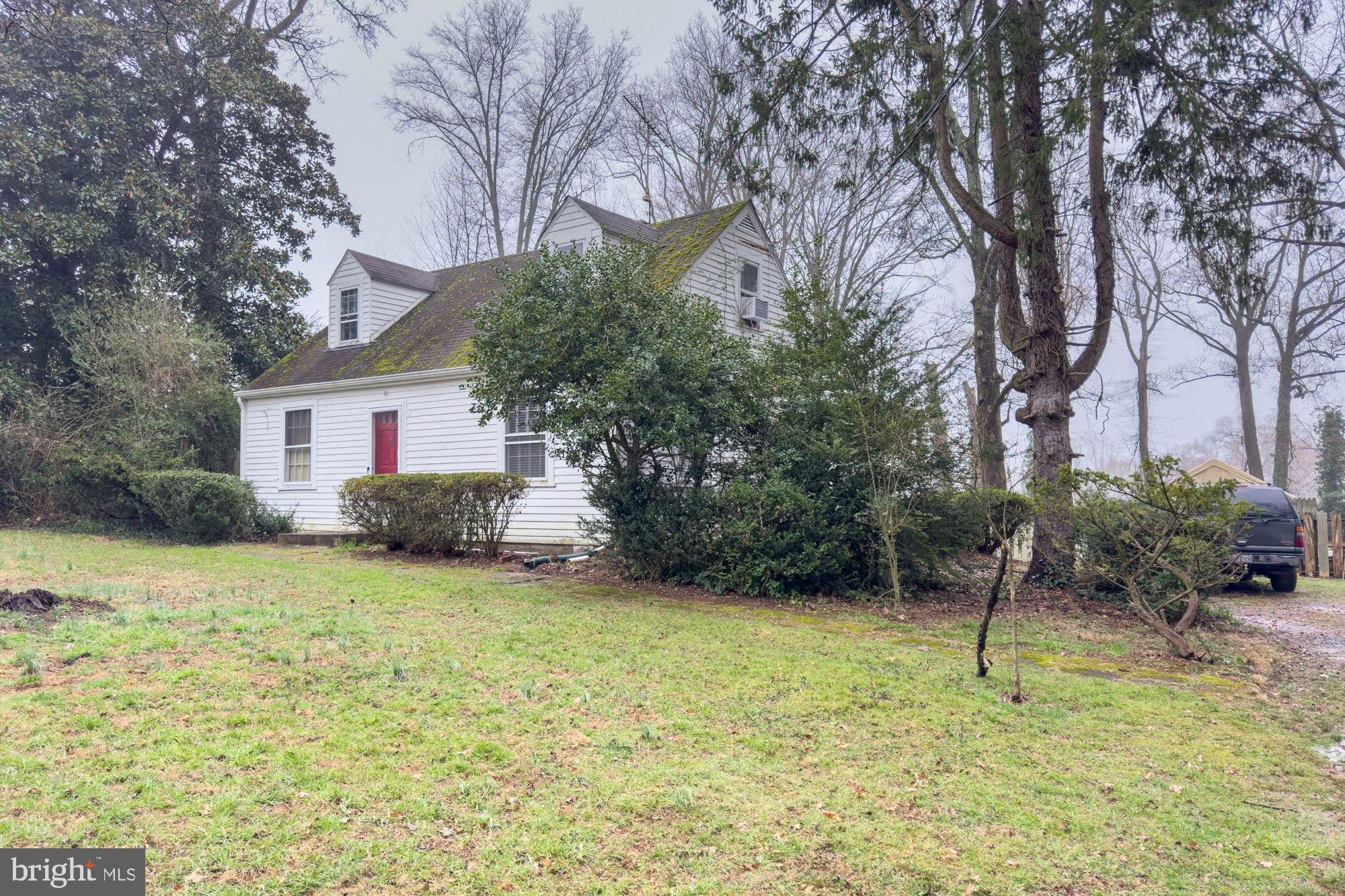 ANNANDALE ACRES - Residential