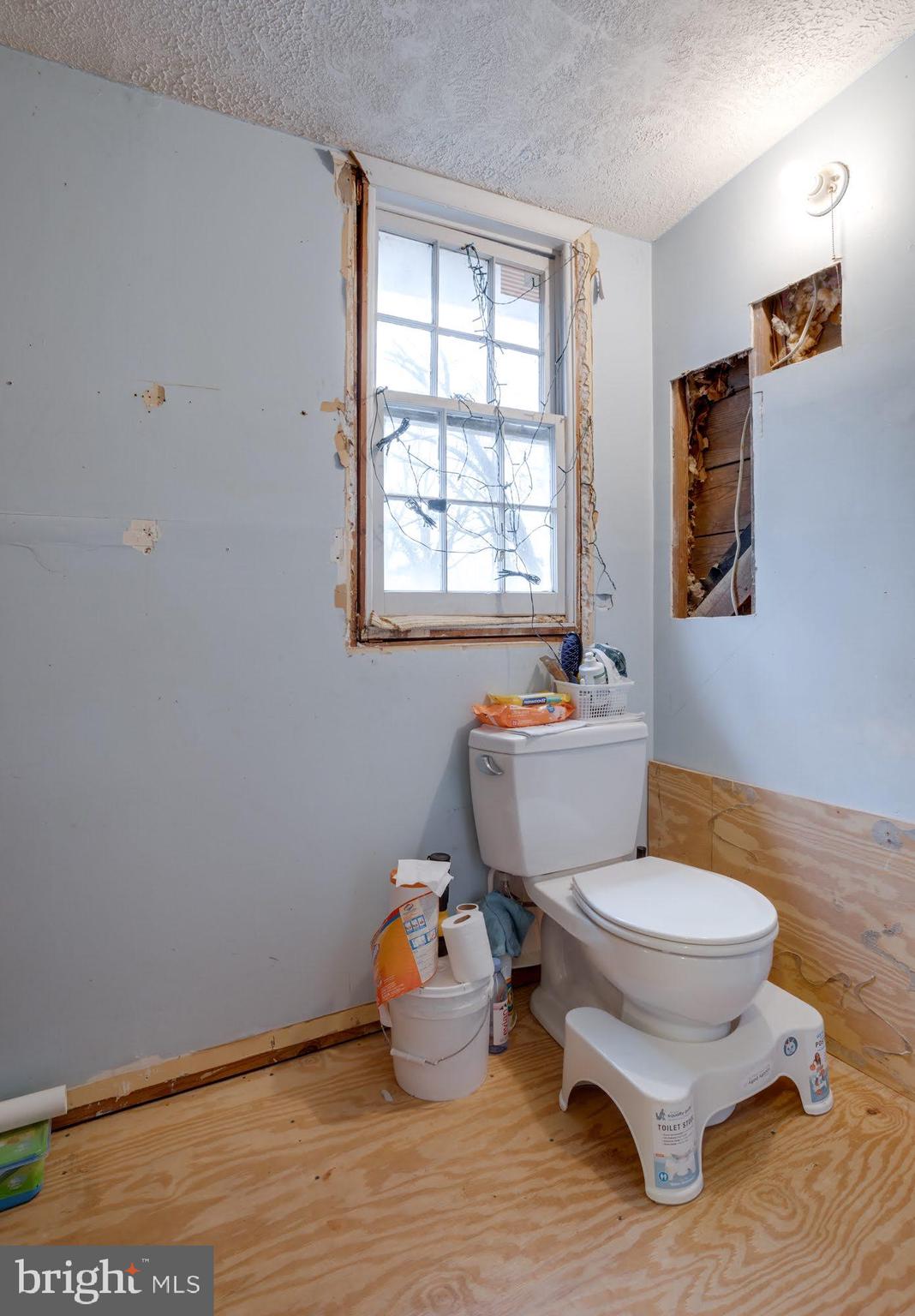 ANNANDALE ACRES - Residential