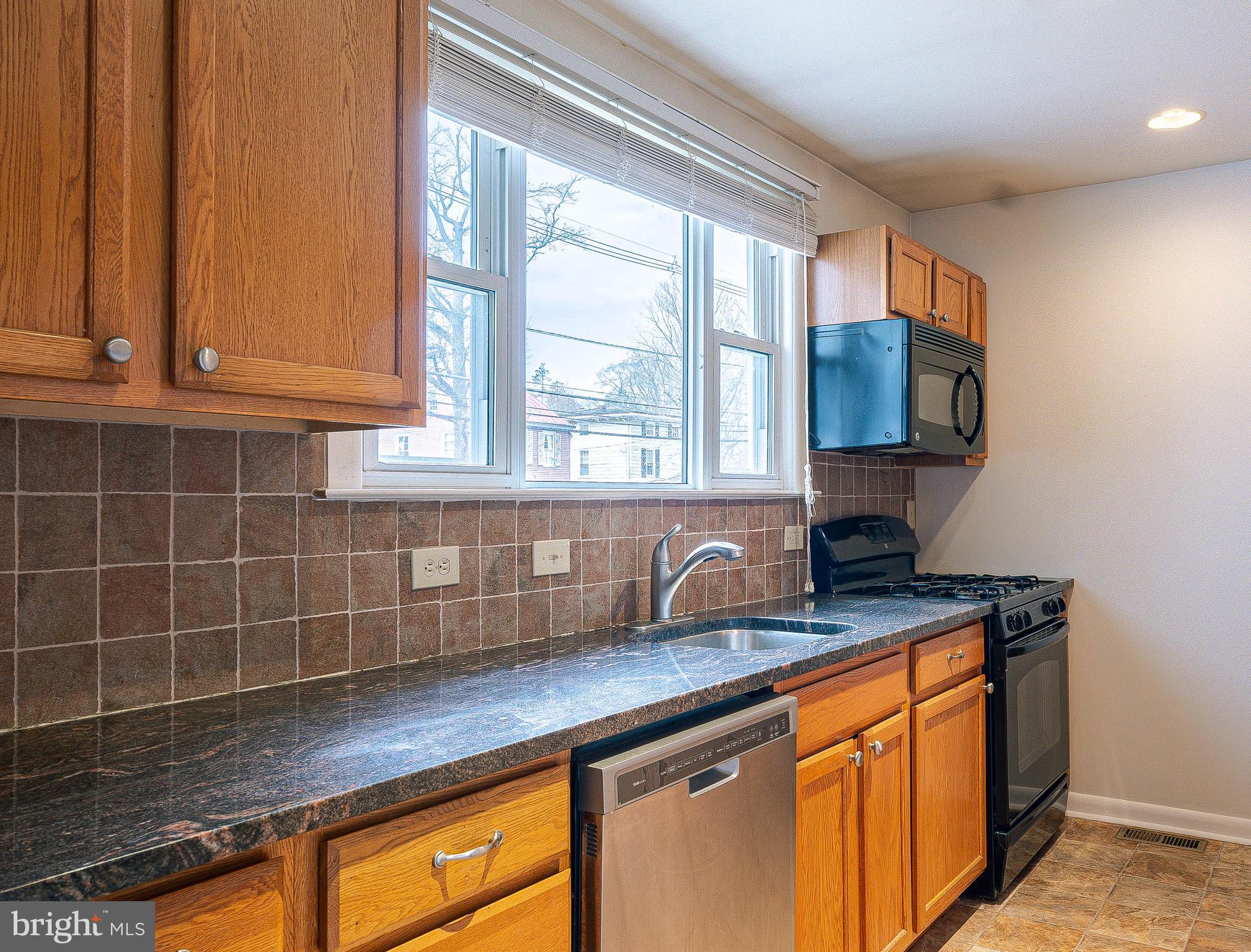 41 POTTER STREET 1ST. FL