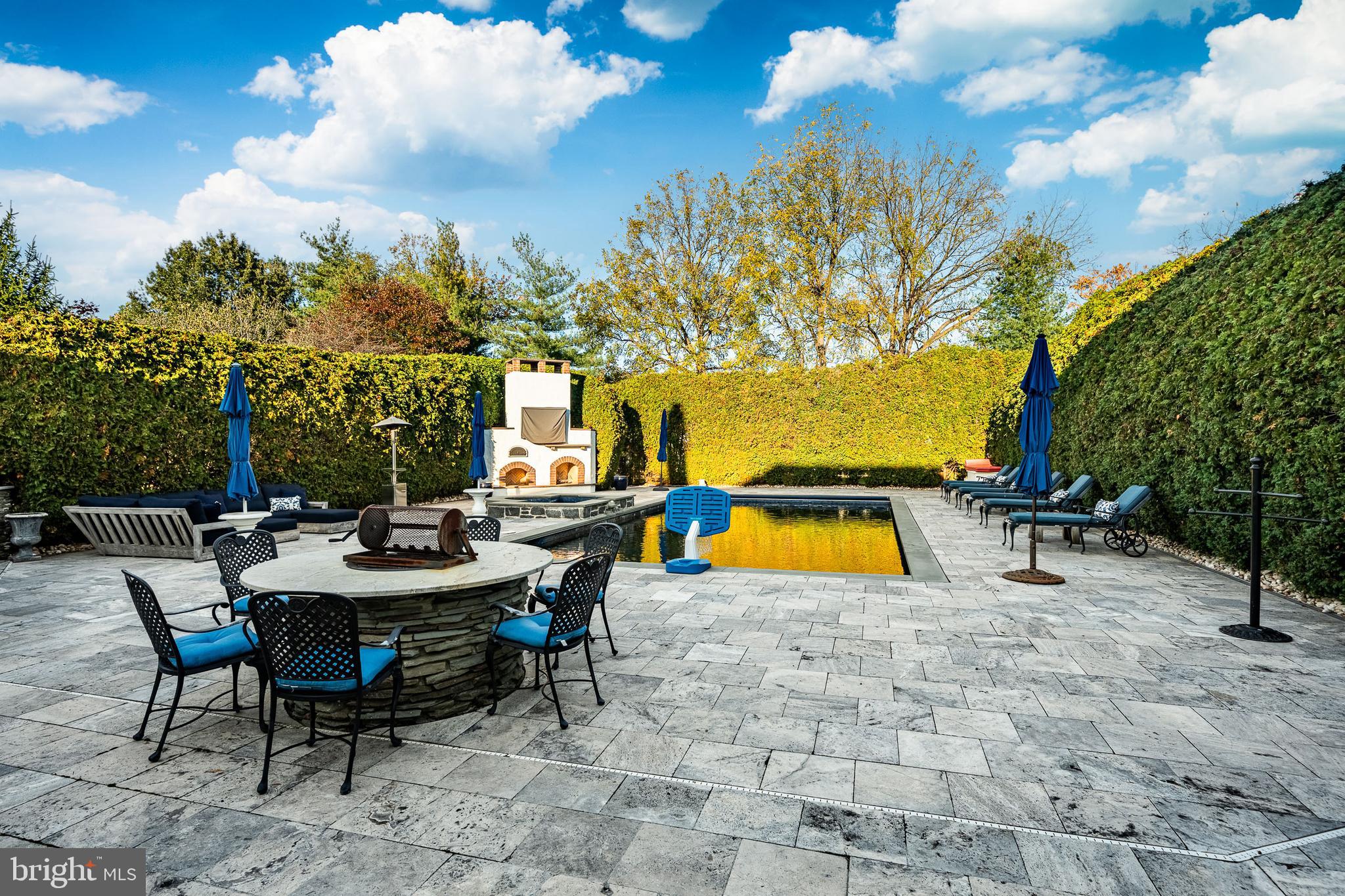 WHITEGATE - Residential