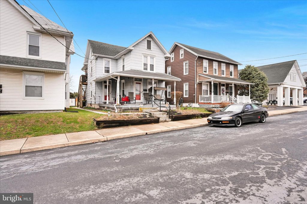 Photo of 28 S Roberts Avenue, NEW HOLLAND, PA 17557 (MLS # PALA2084504)