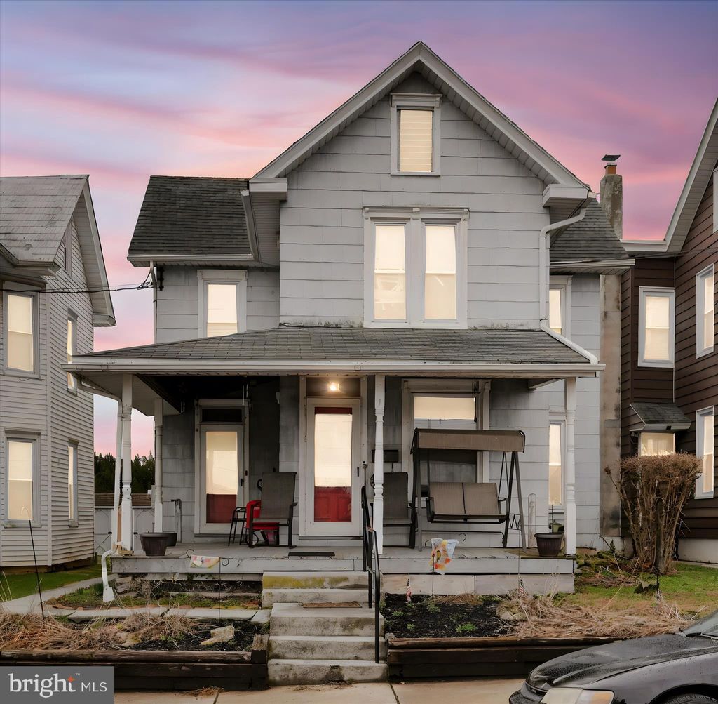 Photo of 28 S Roberts Avenue, NEW HOLLAND, PA 17557 (MLS # PALA2084504)