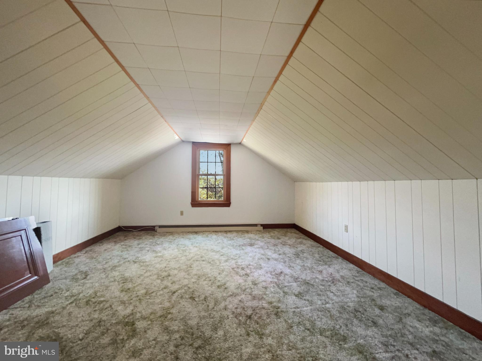 HOMETOWN - Commercial Sale