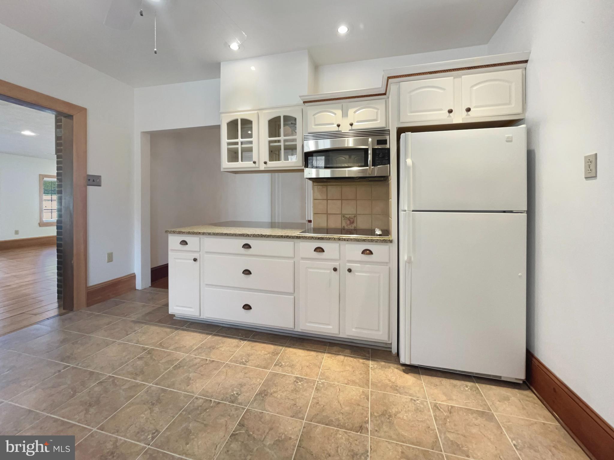 HOMETOWN - Commercial Sale