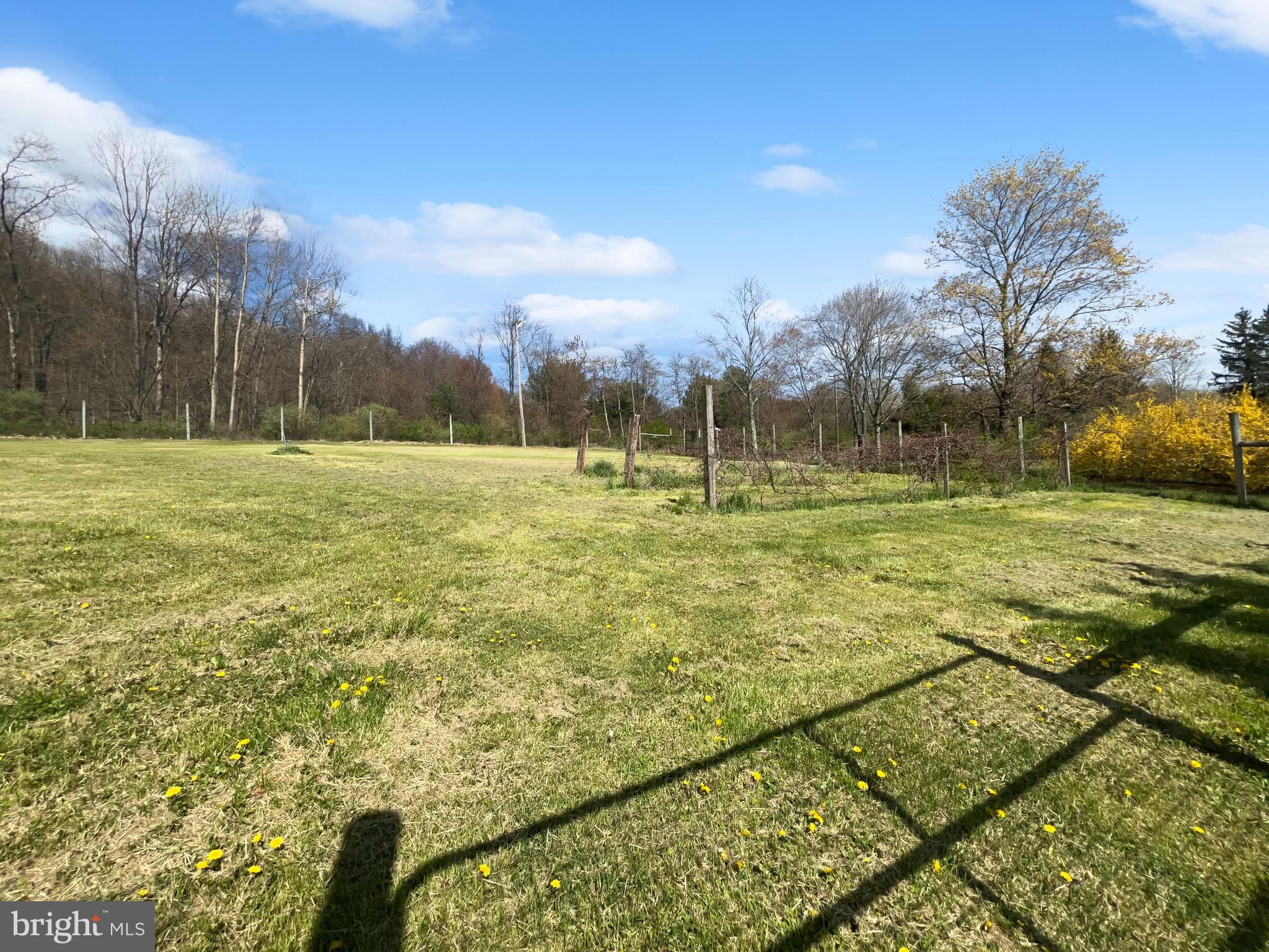 HOMETOWN - Commercial Sale