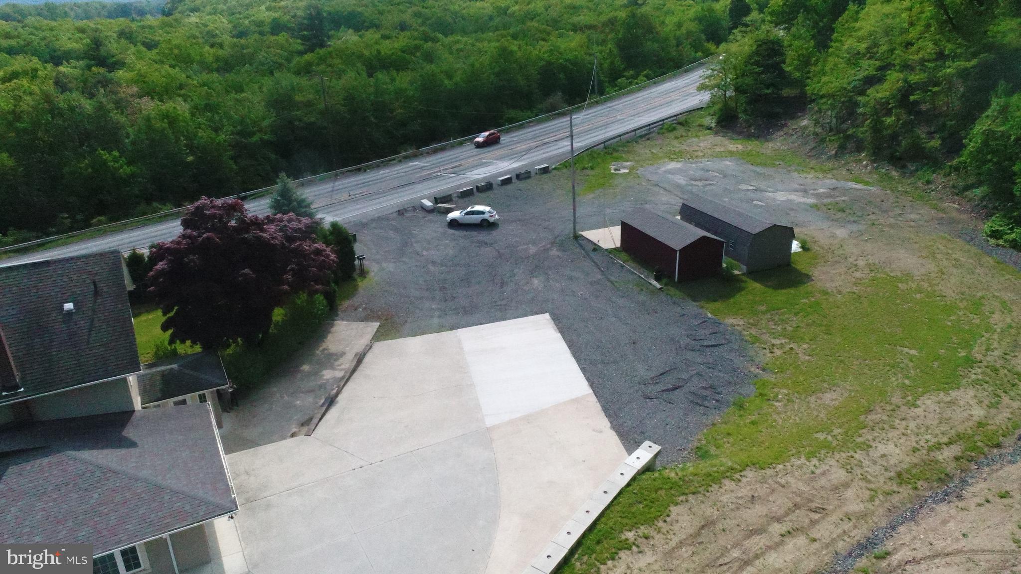 HOMETOWN - Commercial Sale