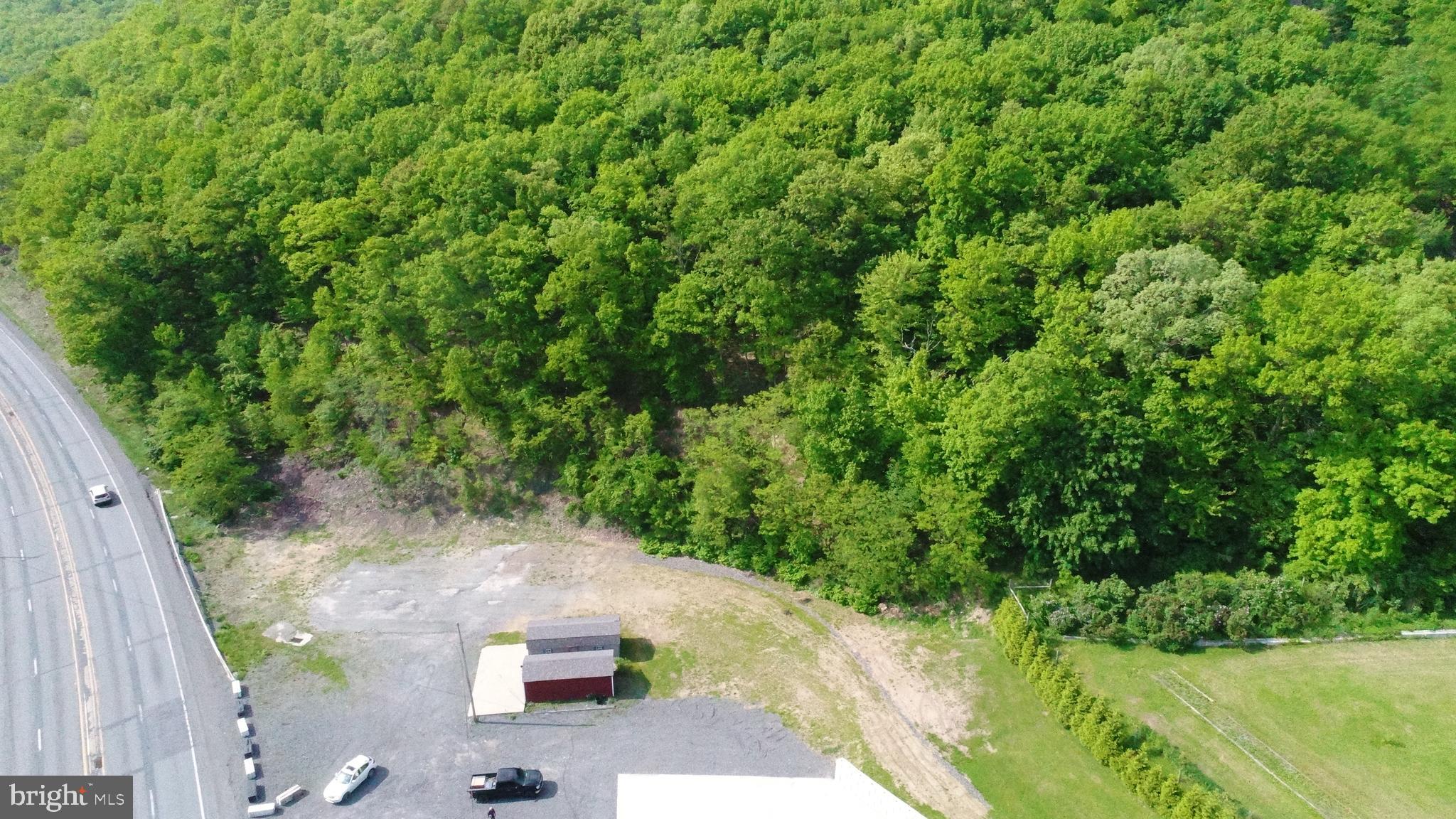 HOMETOWN - Commercial Sale