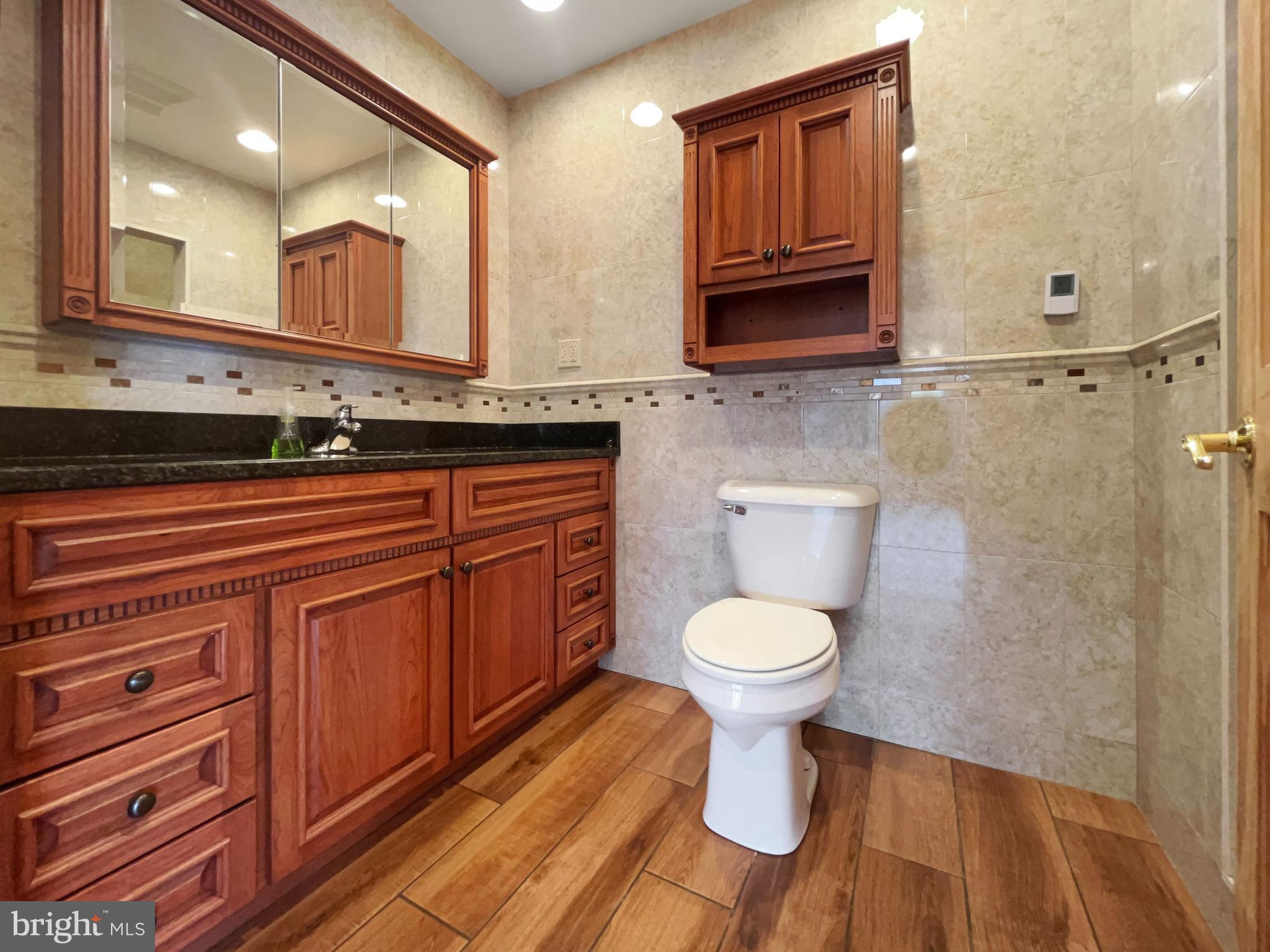 HOMETOWN - Commercial Sale