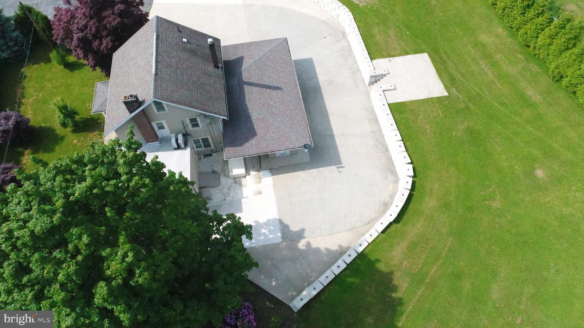 HOMETOWN - Commercial Sale