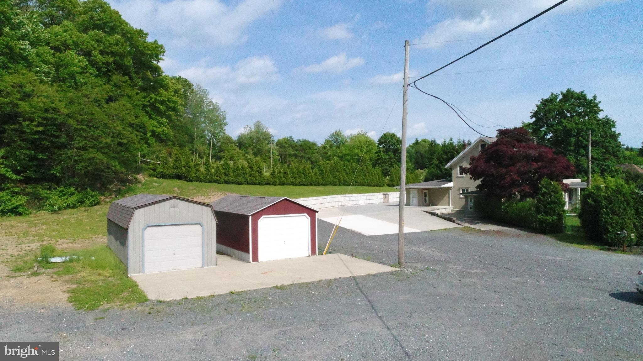 HOMETOWN - Commercial Sale