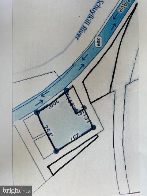 HOMETOWN - Commercial Sale