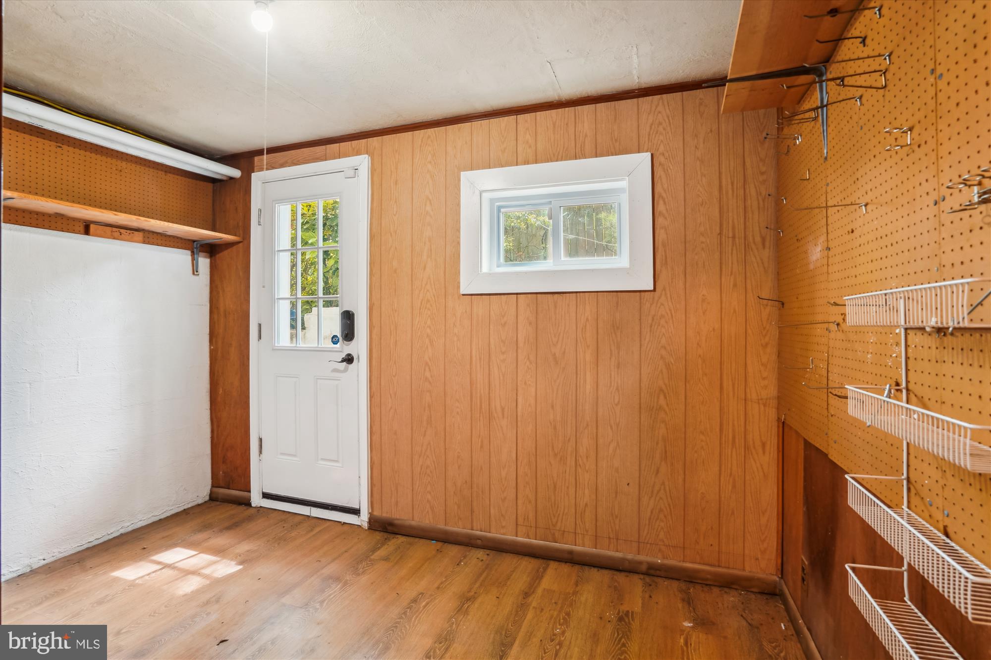 HOLMES RUN ACRES - Residential Lease