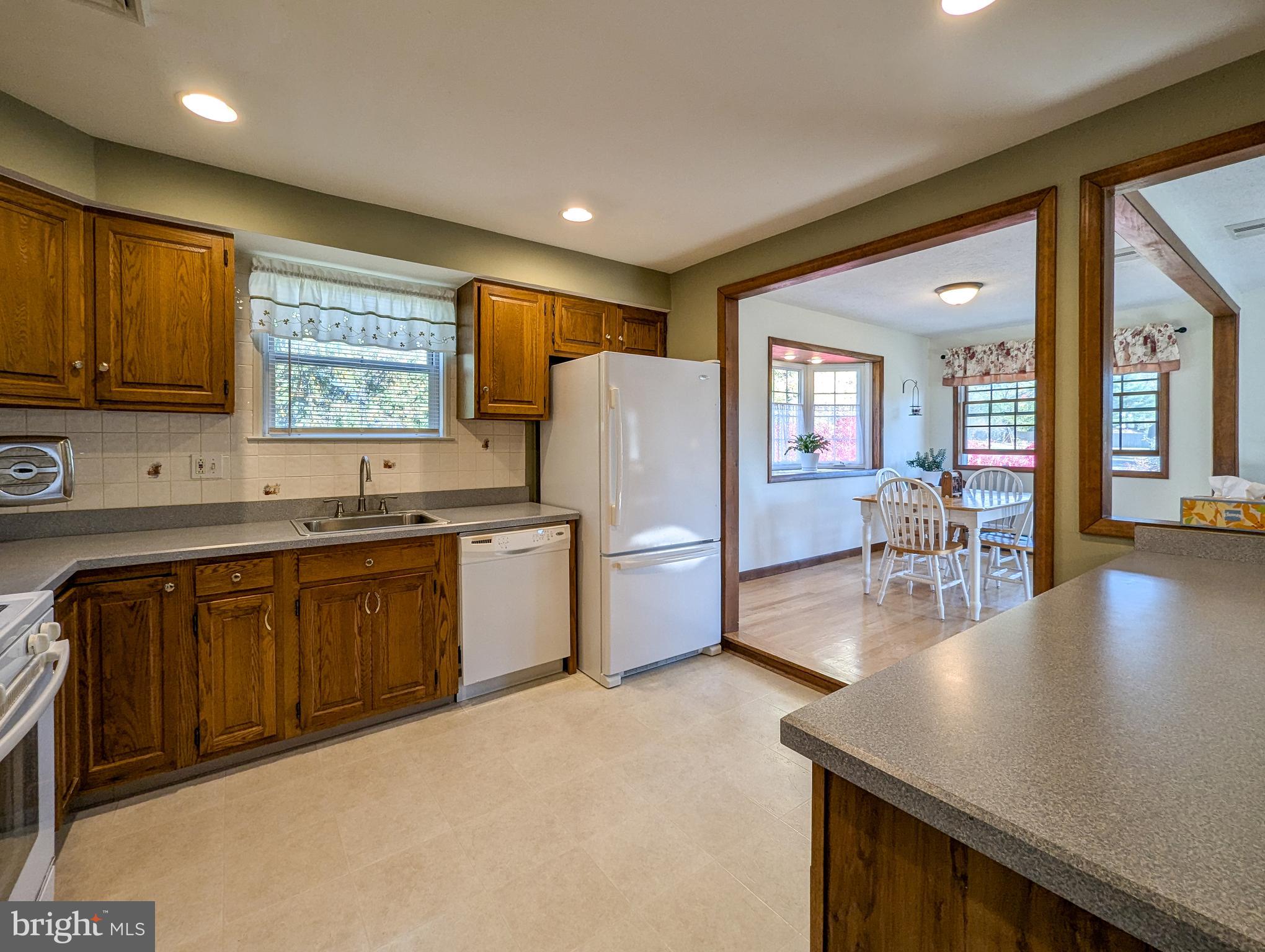 COUNTRY MEADOWS - Residential