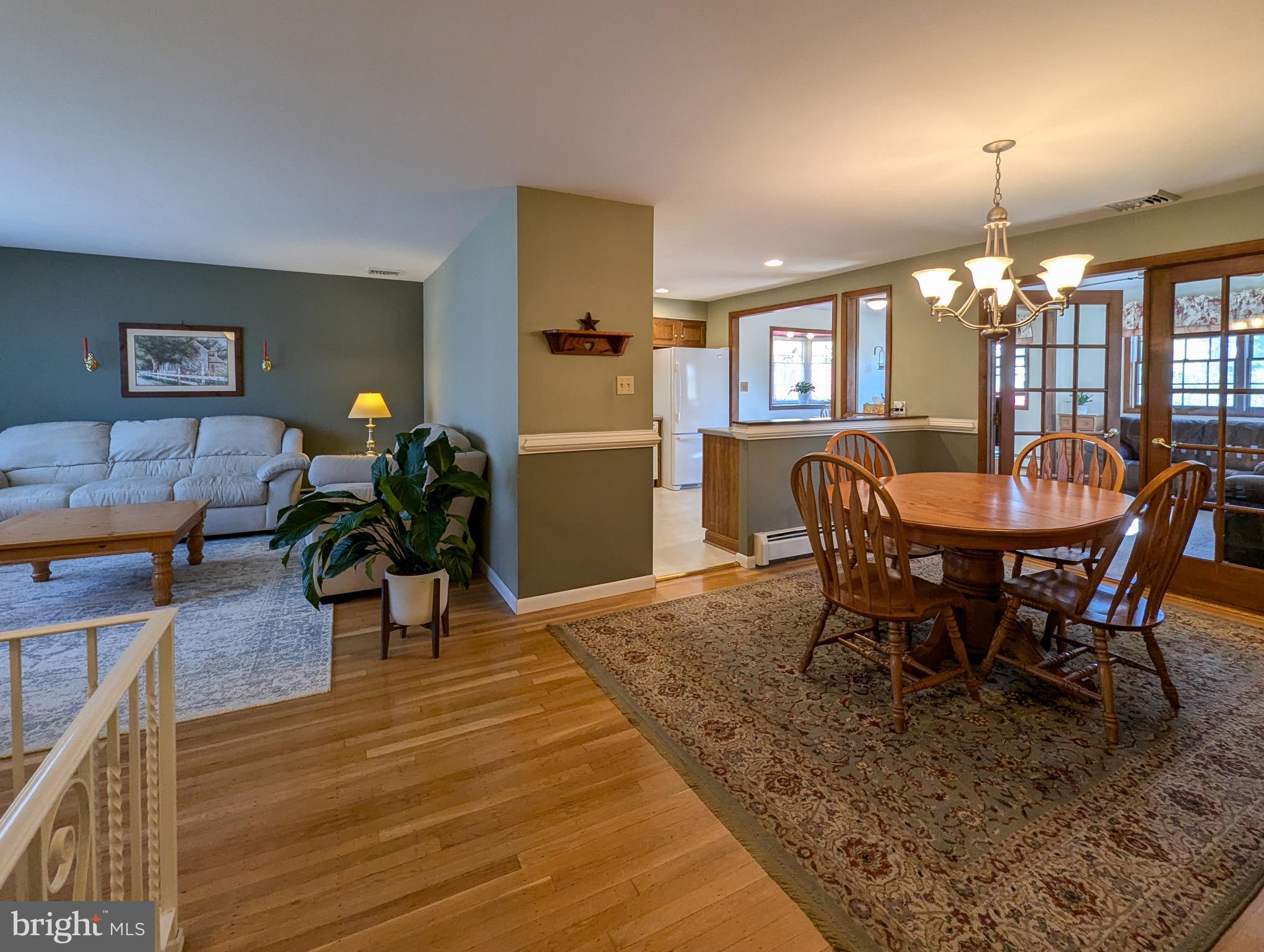 COUNTRY MEADOWS - Residential