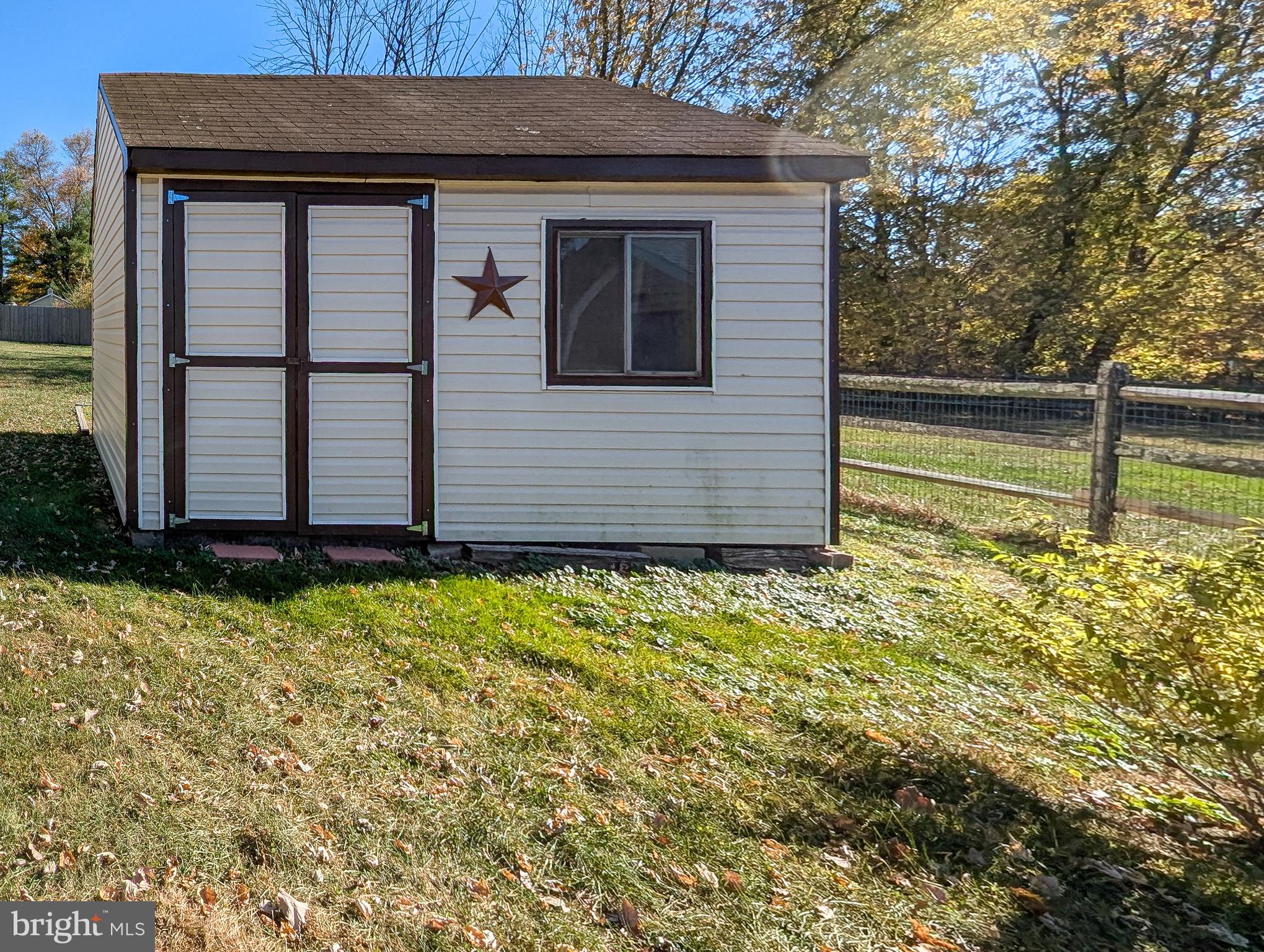 COUNTRY MEADOWS - Residential