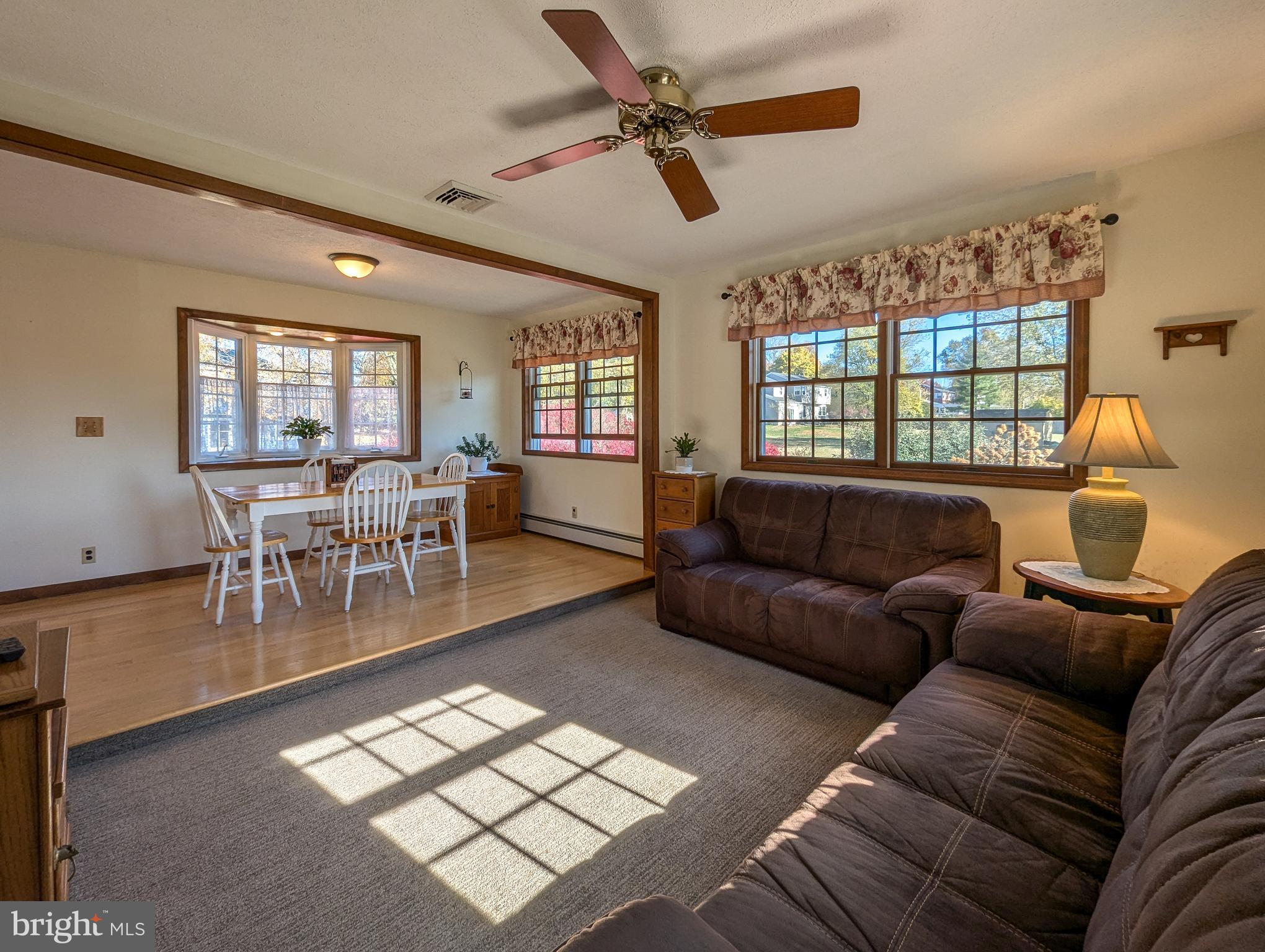 COUNTRY MEADOWS - Residential