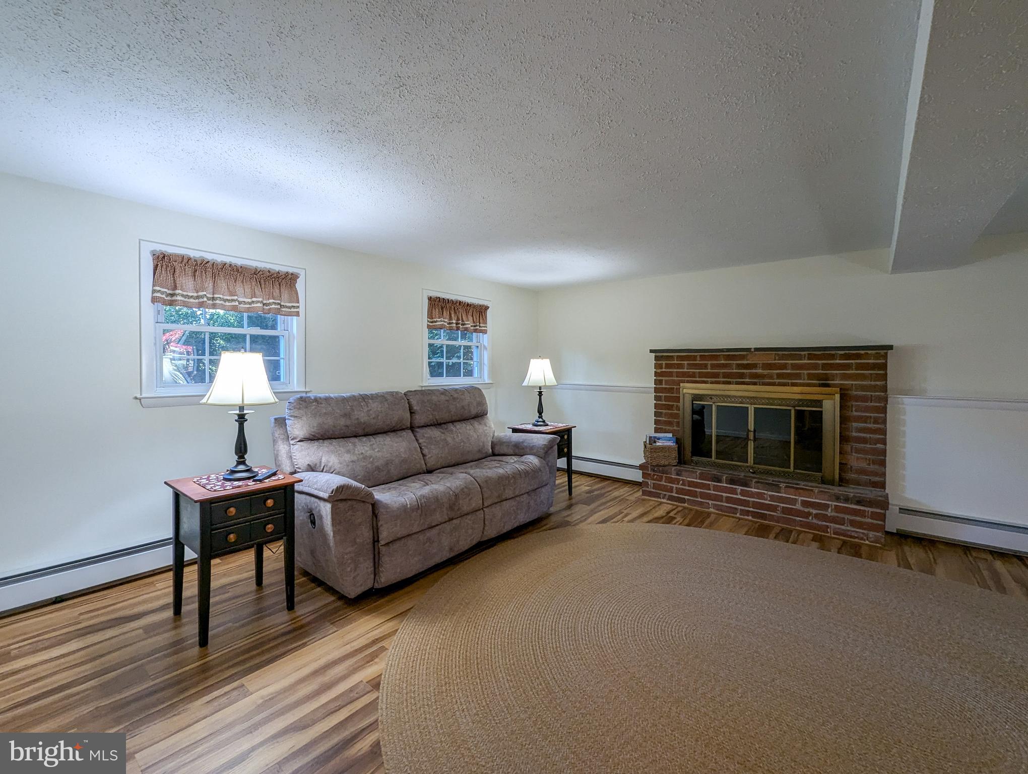 COUNTRY MEADOWS - Residential