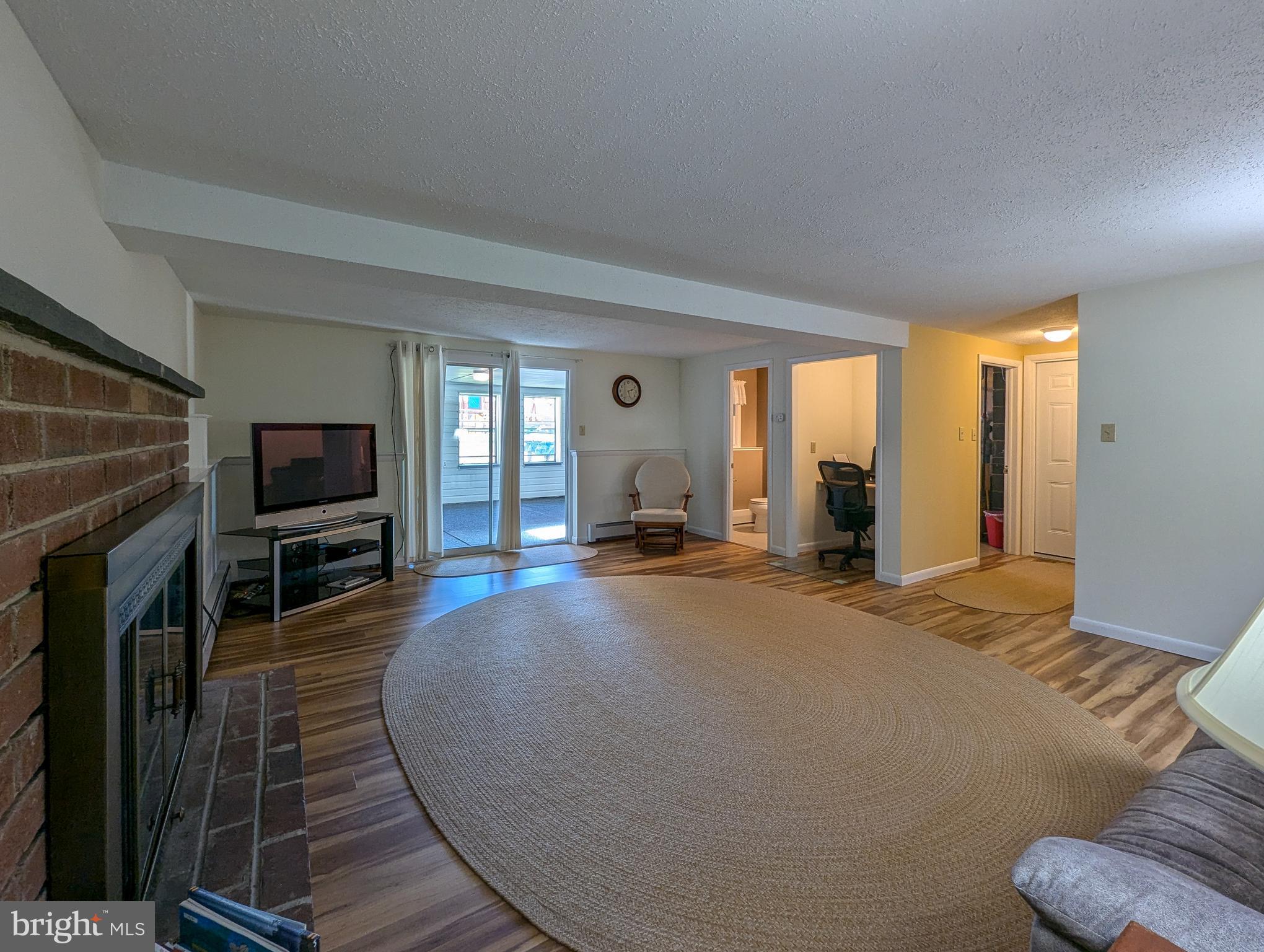 COUNTRY MEADOWS - Residential