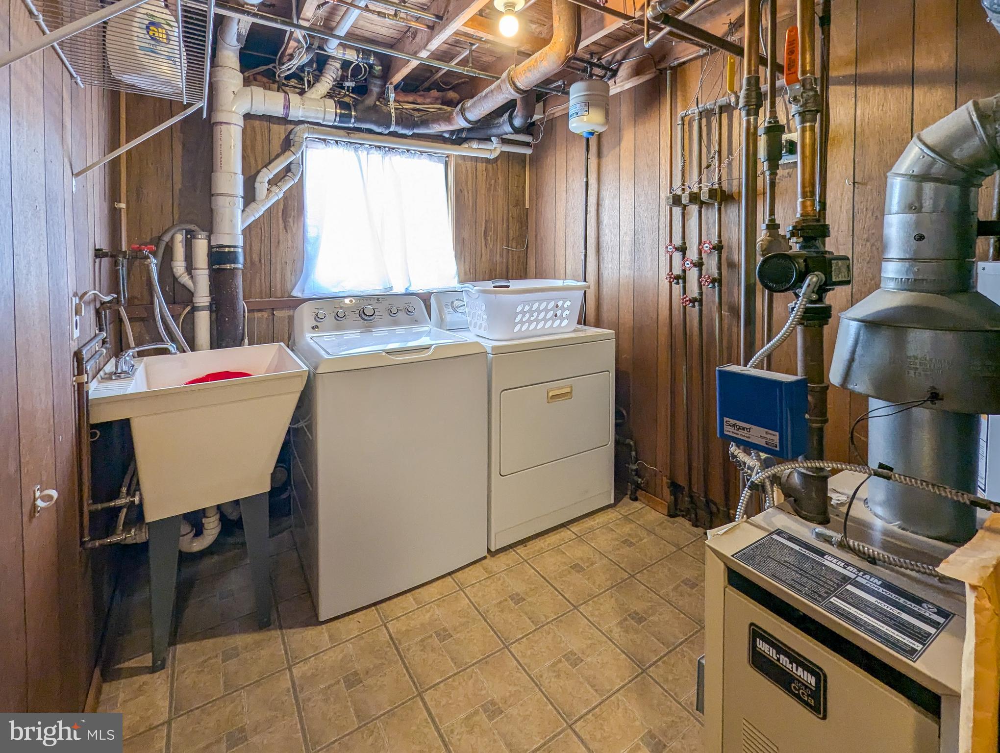 COUNTRY MEADOWS - Residential