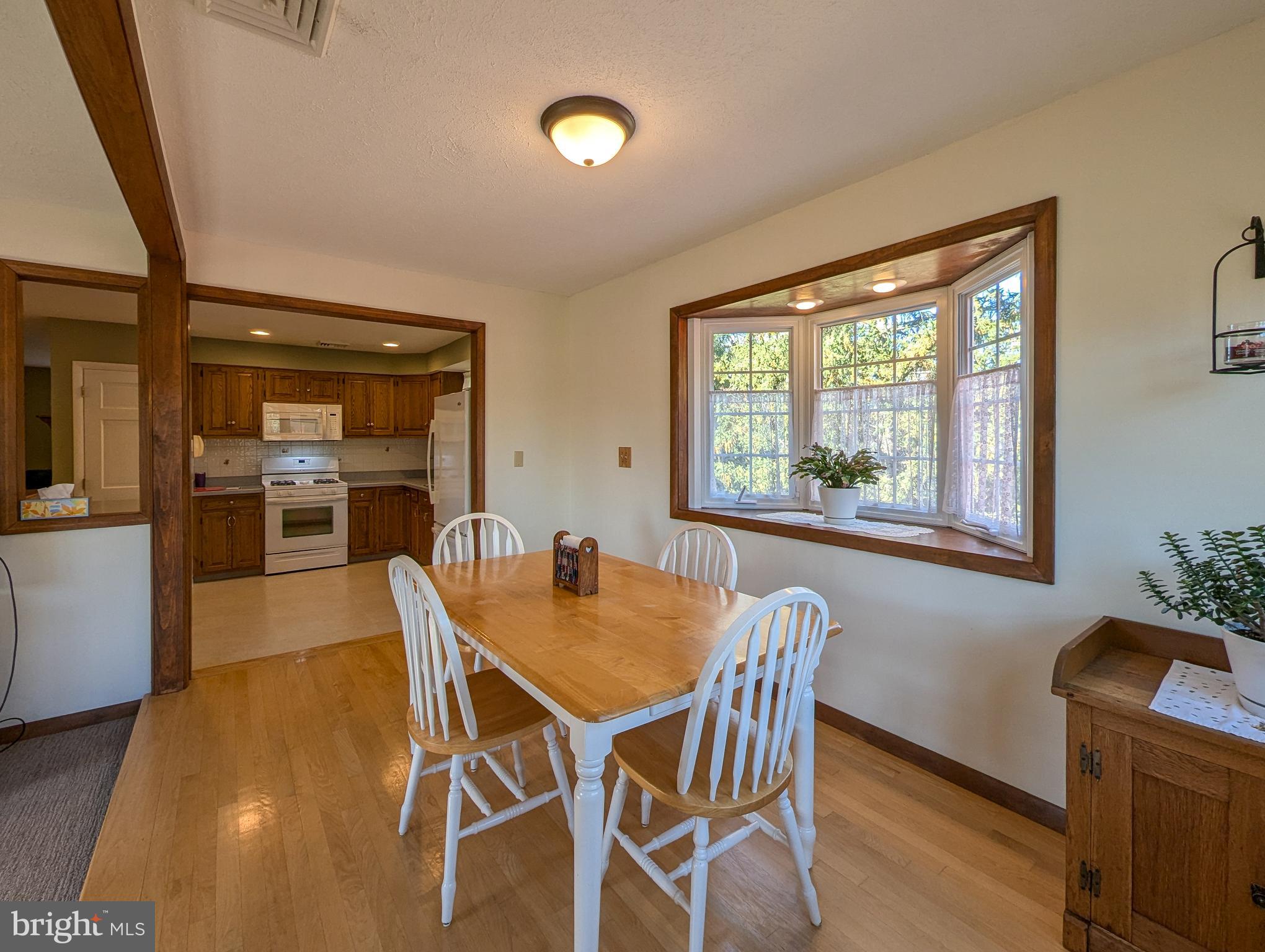 COUNTRY MEADOWS - Residential