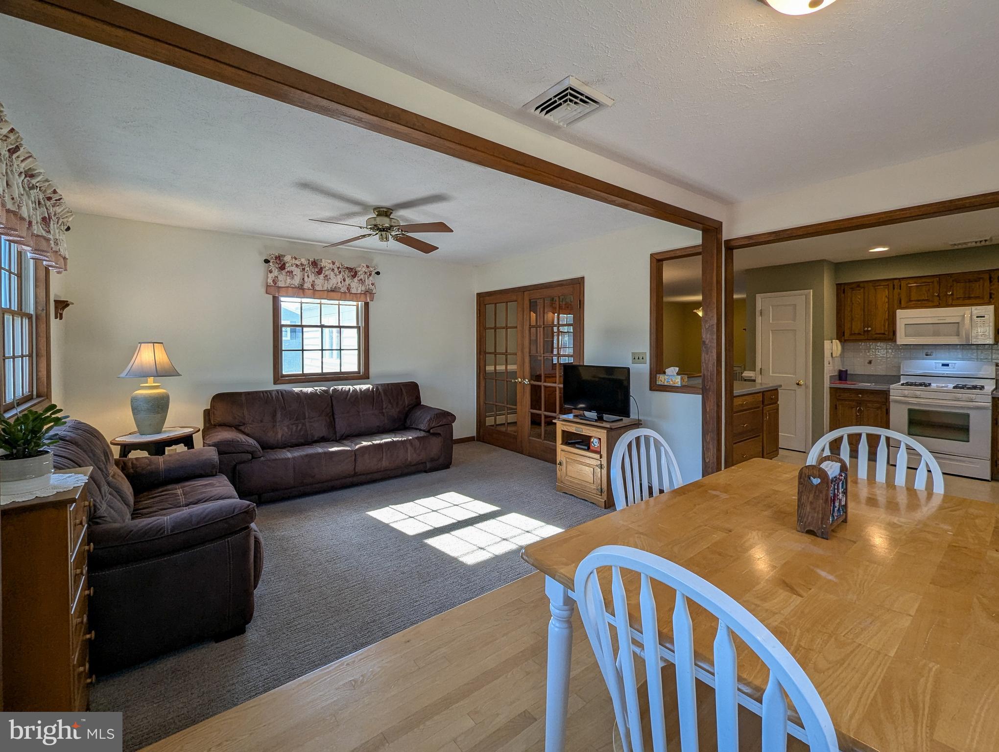 COUNTRY MEADOWS - Residential