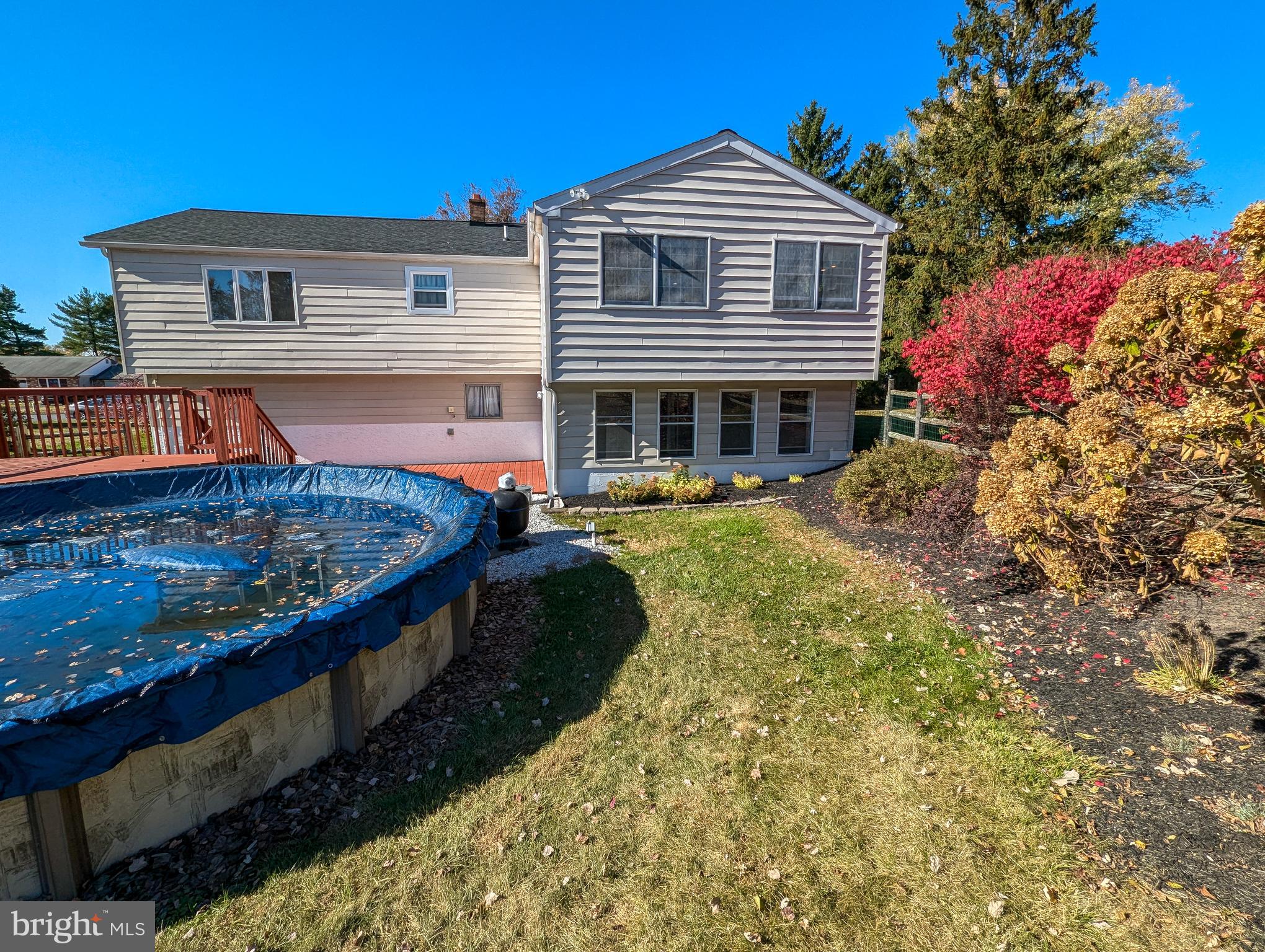 COUNTRY MEADOWS - Residential