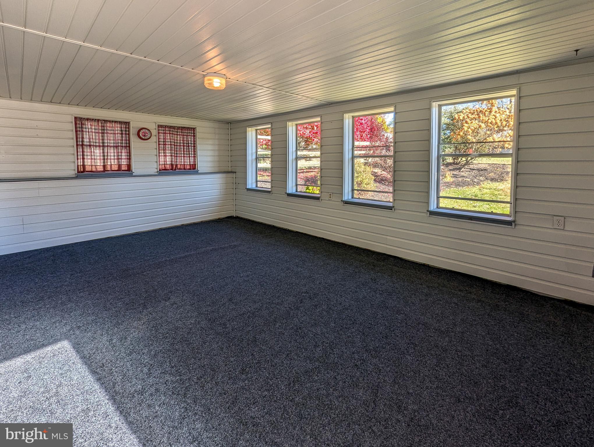 COUNTRY MEADOWS - Residential