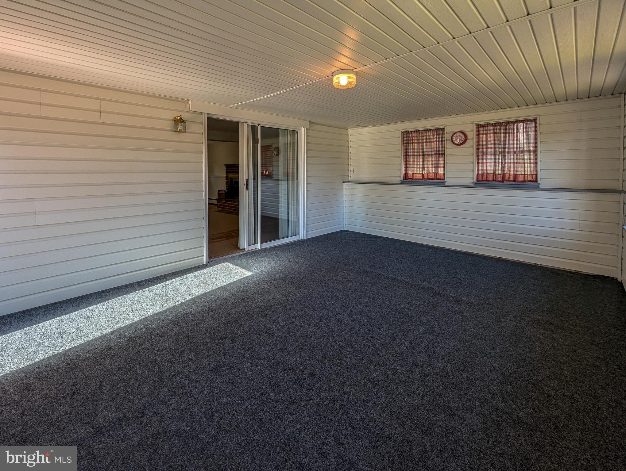 COUNTRY MEADOWS - Residential