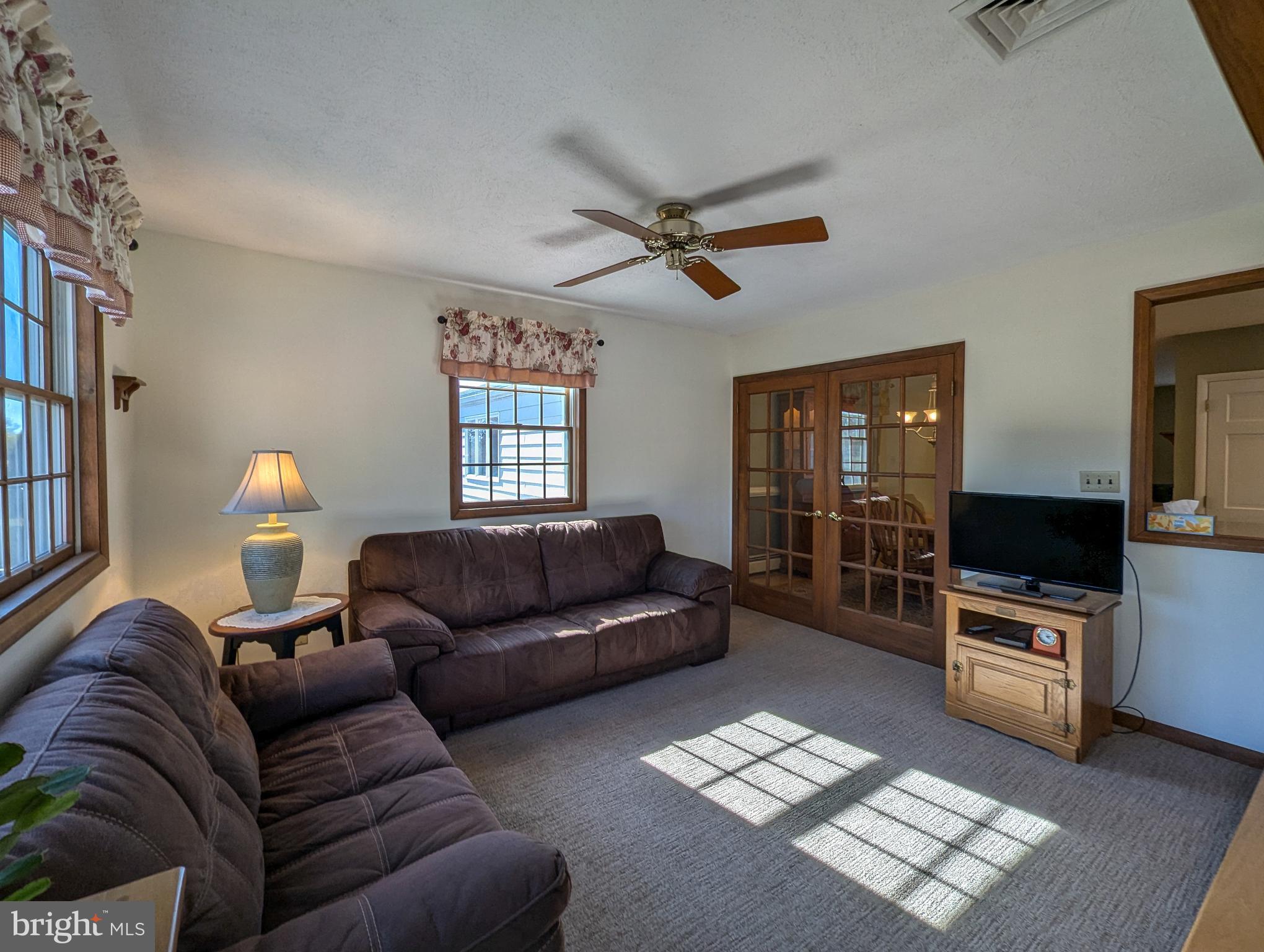 COUNTRY MEADOWS - Residential