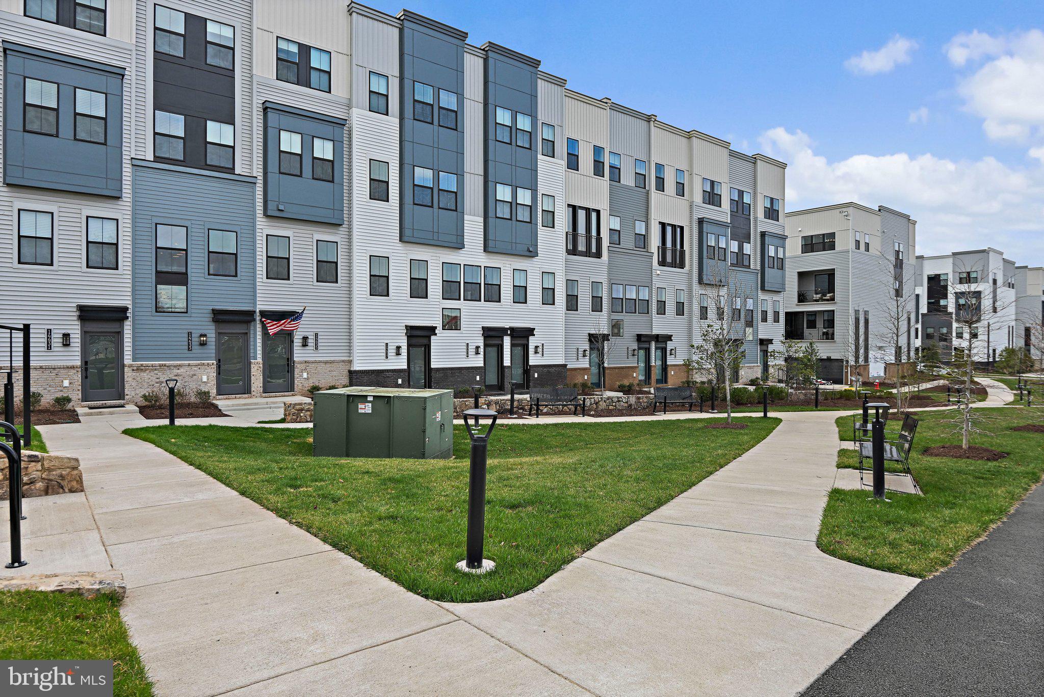 COMMONWEALTH PLACE AT WESTFIELDS - Residential