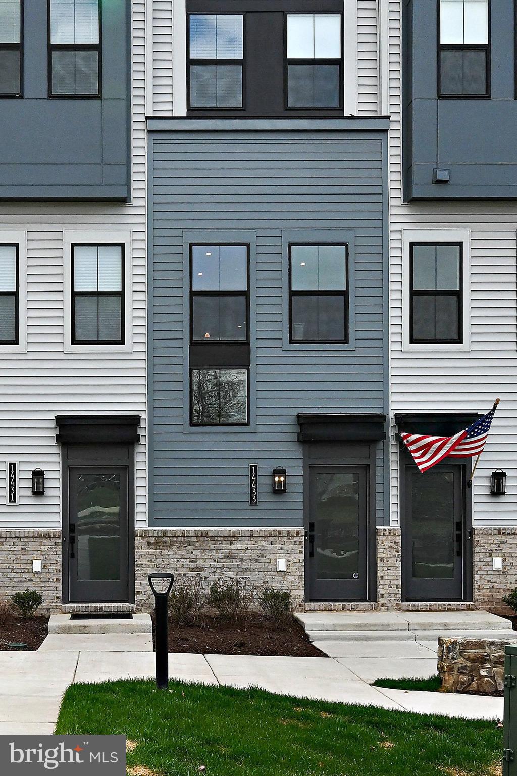 COMMONWEALTH PLACE AT WESTFIELDS - Residential