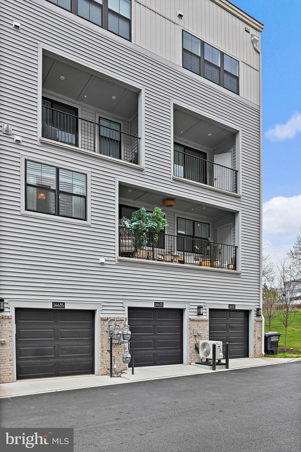 COMMONWEALTH PLACE AT WESTFIELDS - Residential