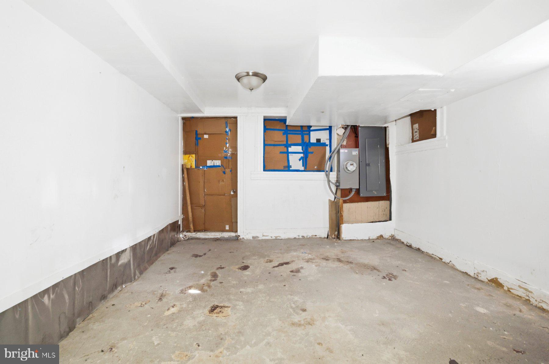 ELLWOOD PARK - Residential